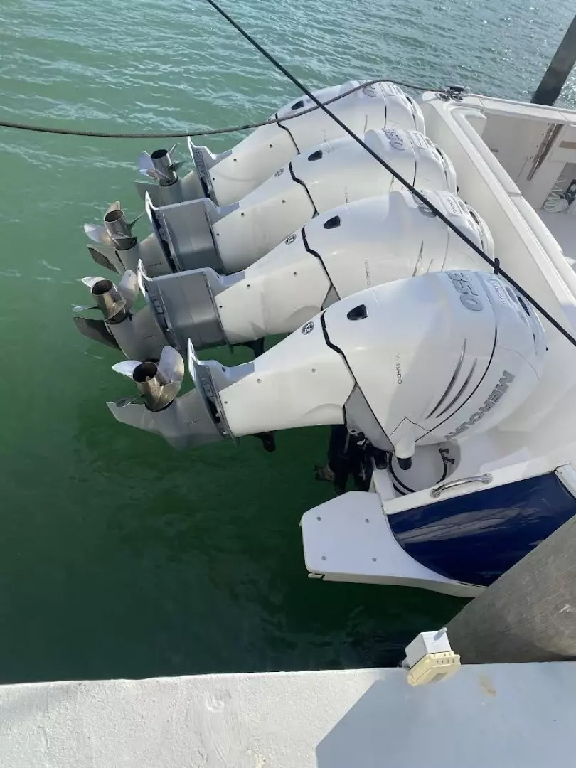 2019 Intrepid 475 Sport Yacht - Image 6