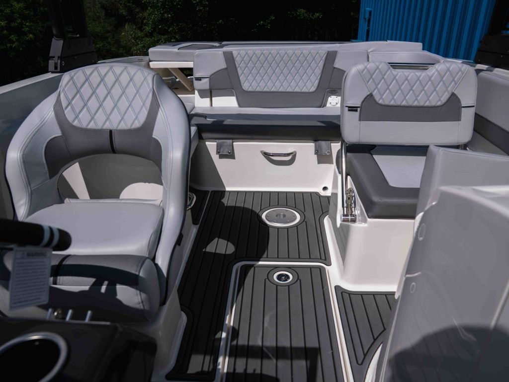 2026 Bayliner VR6 Bowrider I/O - 13