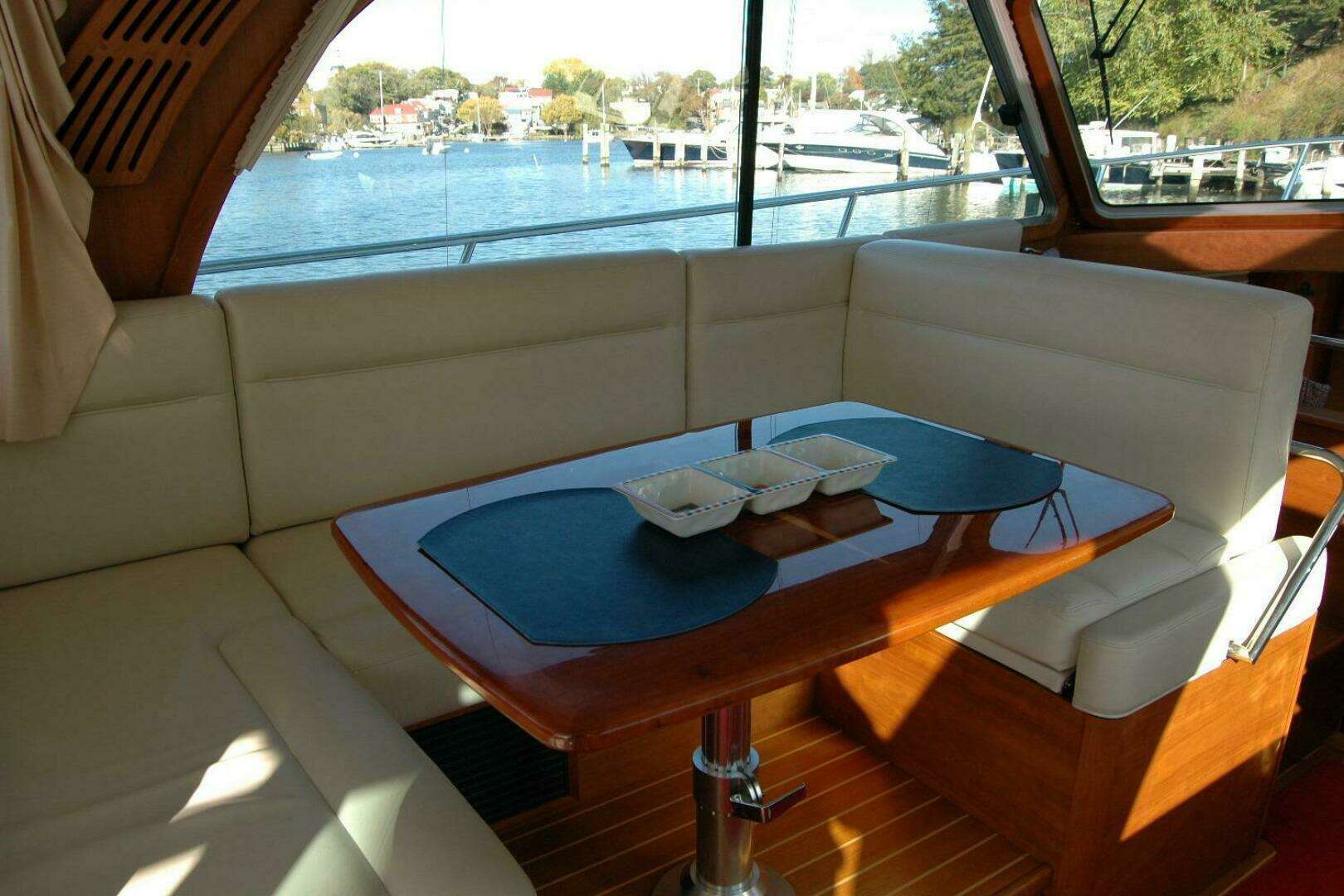 2019 Sabre 38 Salon Express - Image 58