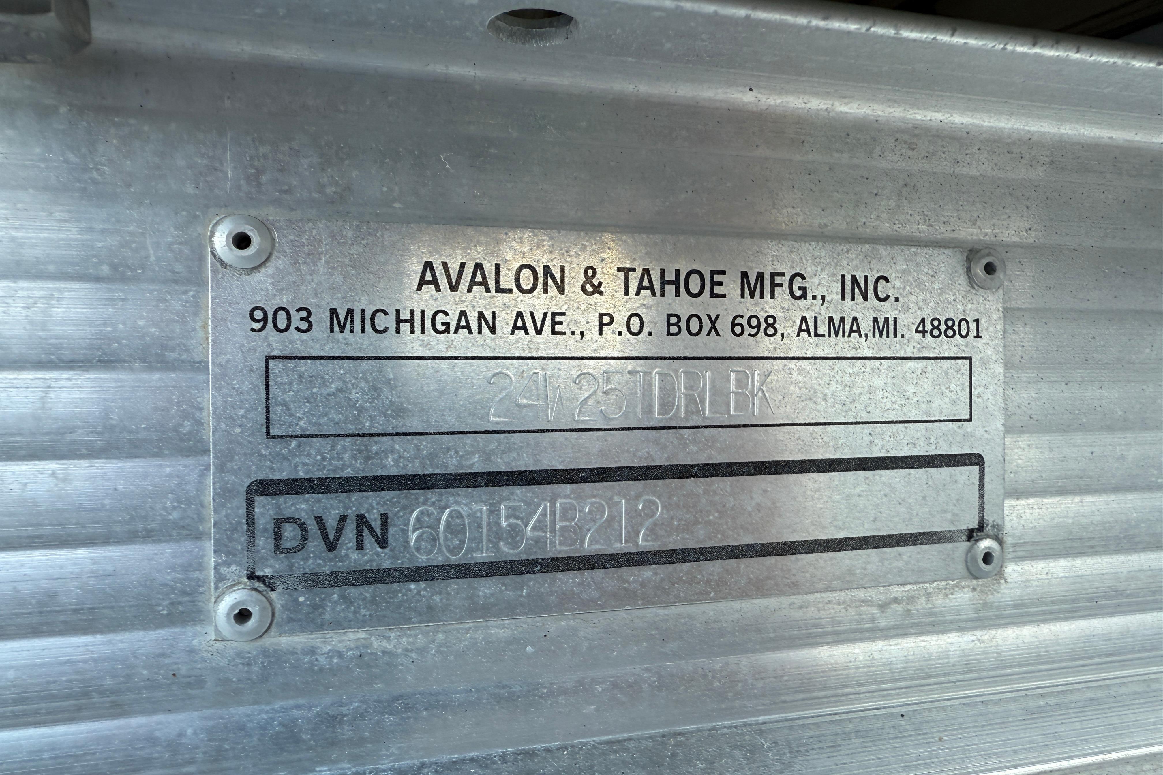 Metal plate on a 2011 Tahoe Pontoon 2485 DRL, showing manufacturer details.