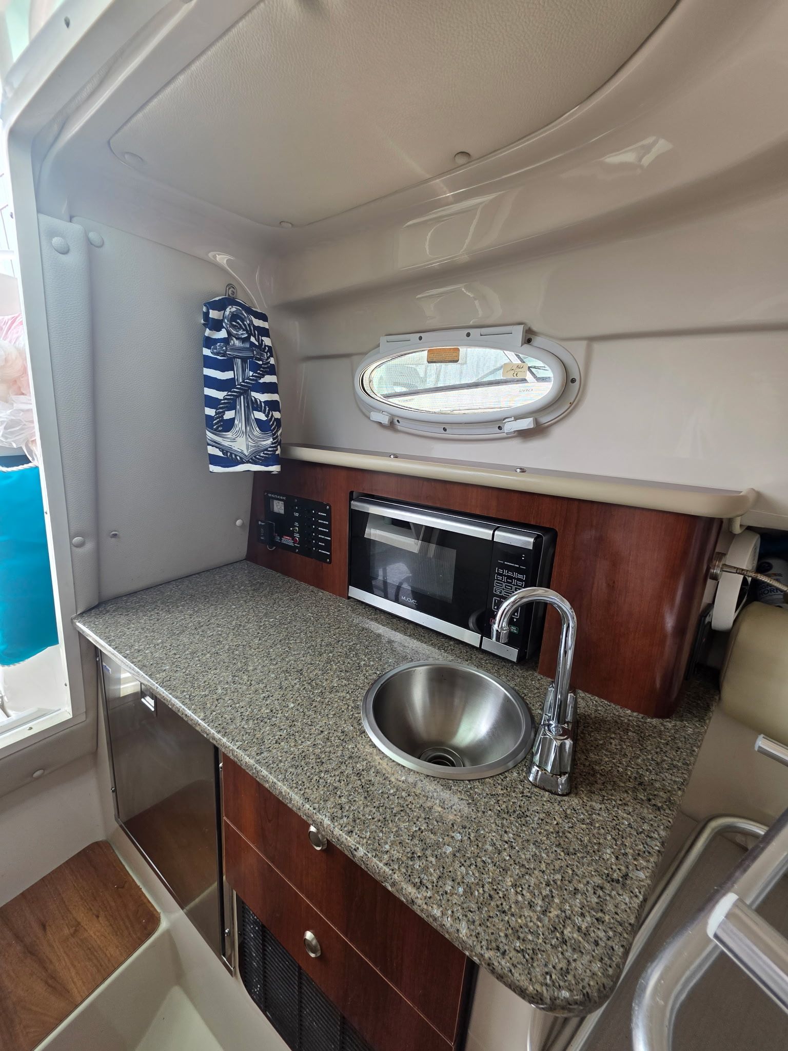 2017 Robalo R265 Walkaround - 4
