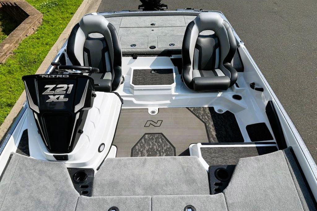 2025 Nitro Z21 XL Pro boat interior with dual seats and sleek design.