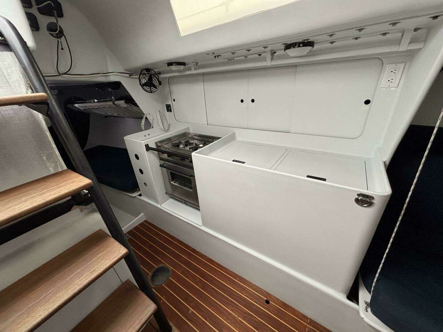 1995 Concordia Tripp 47 - Image 43