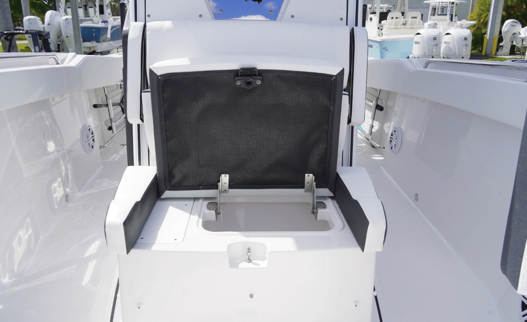 2025 Blackfin 272CC - Image 40