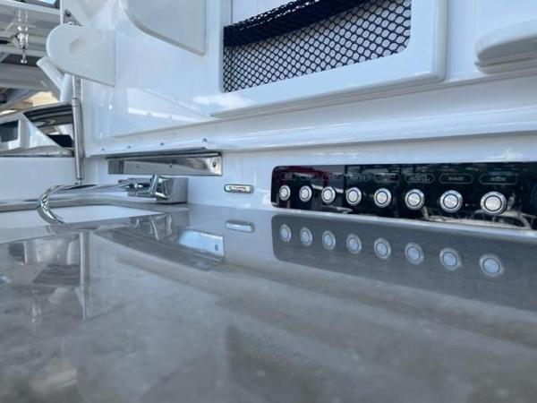 2018 Boston Whaler 420 Outrage - 9
