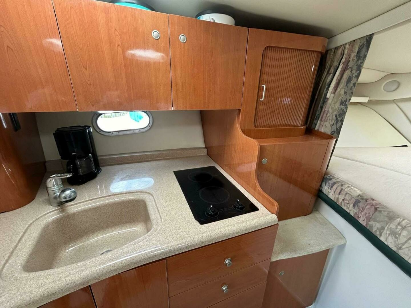 2001 Four Winns 328 Vista - Image 13