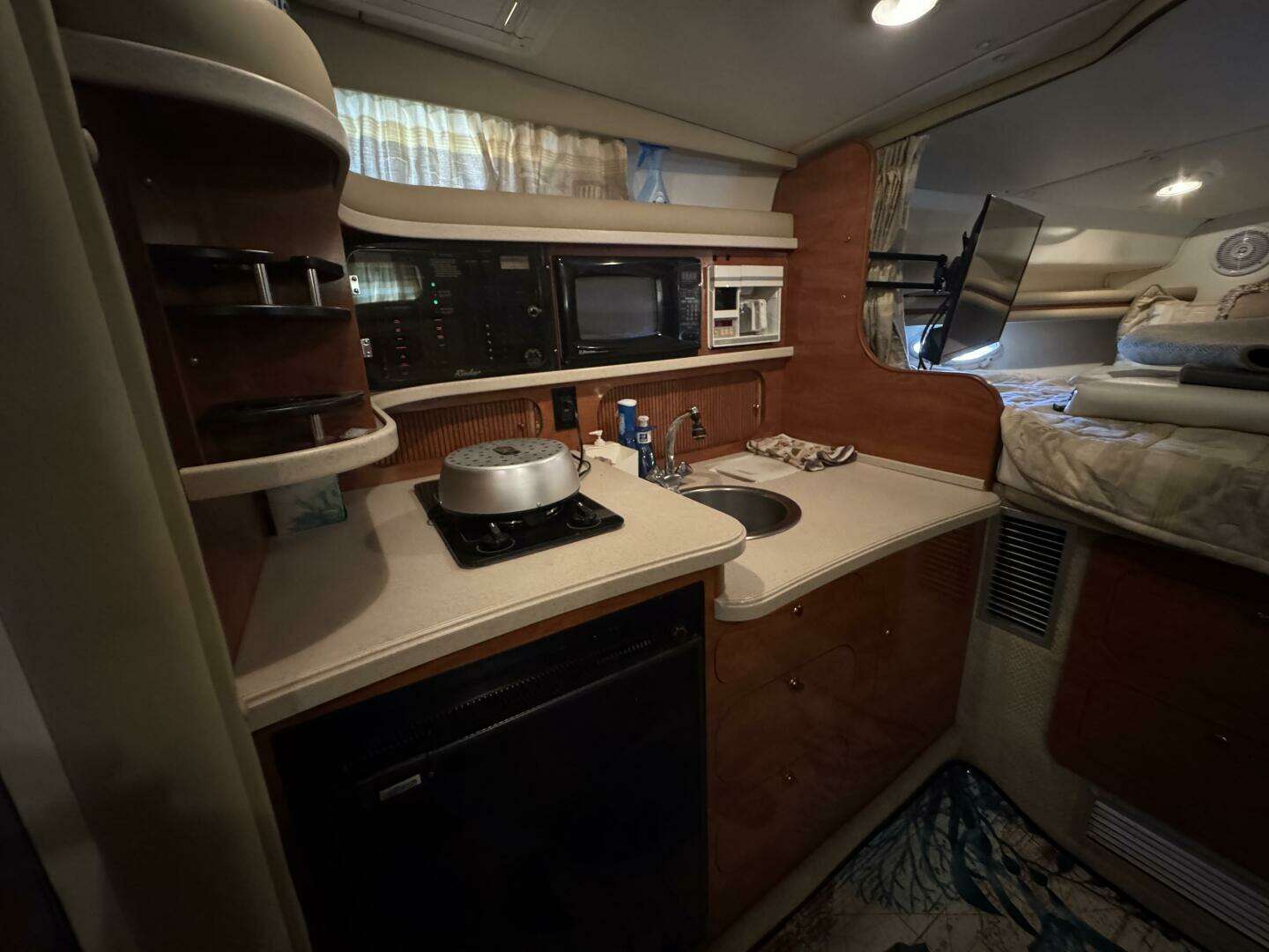 2002 Rinker 342 Fiesta Vee - Image 7