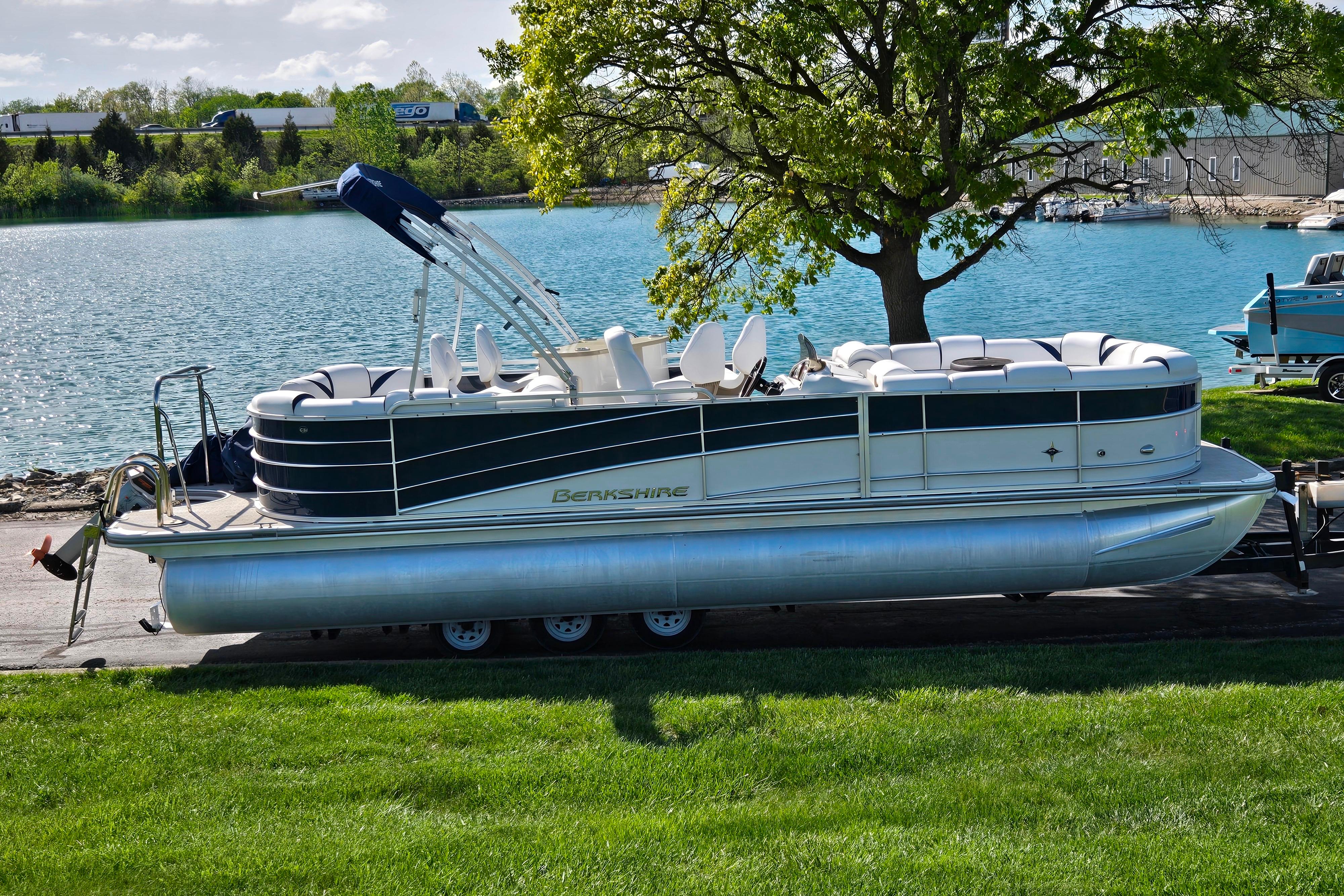 2018 Berkshire 25E STS Entertainment