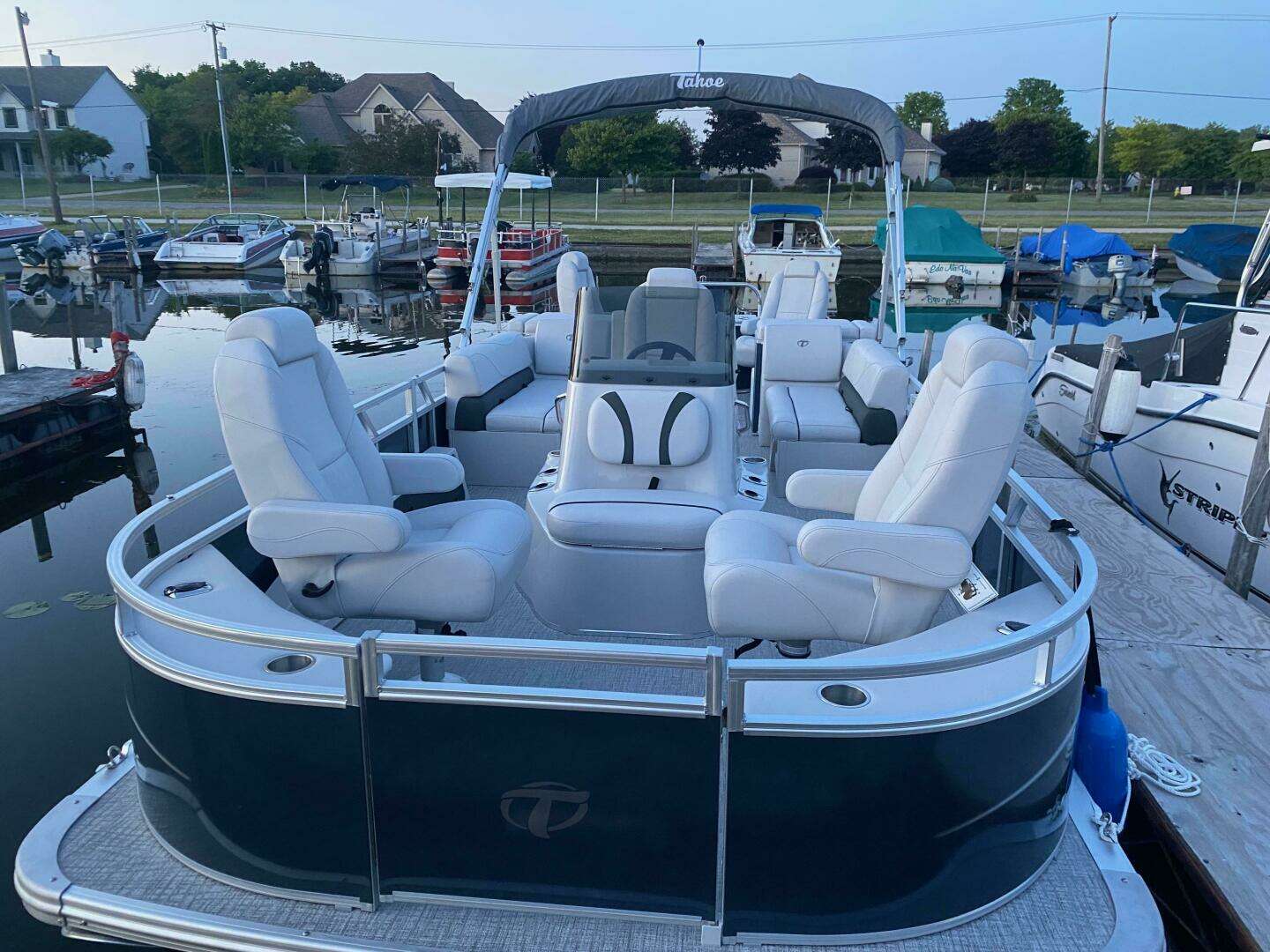 2022 Tahoe GT2585 Center Console Fishing Tritoon - Image 4