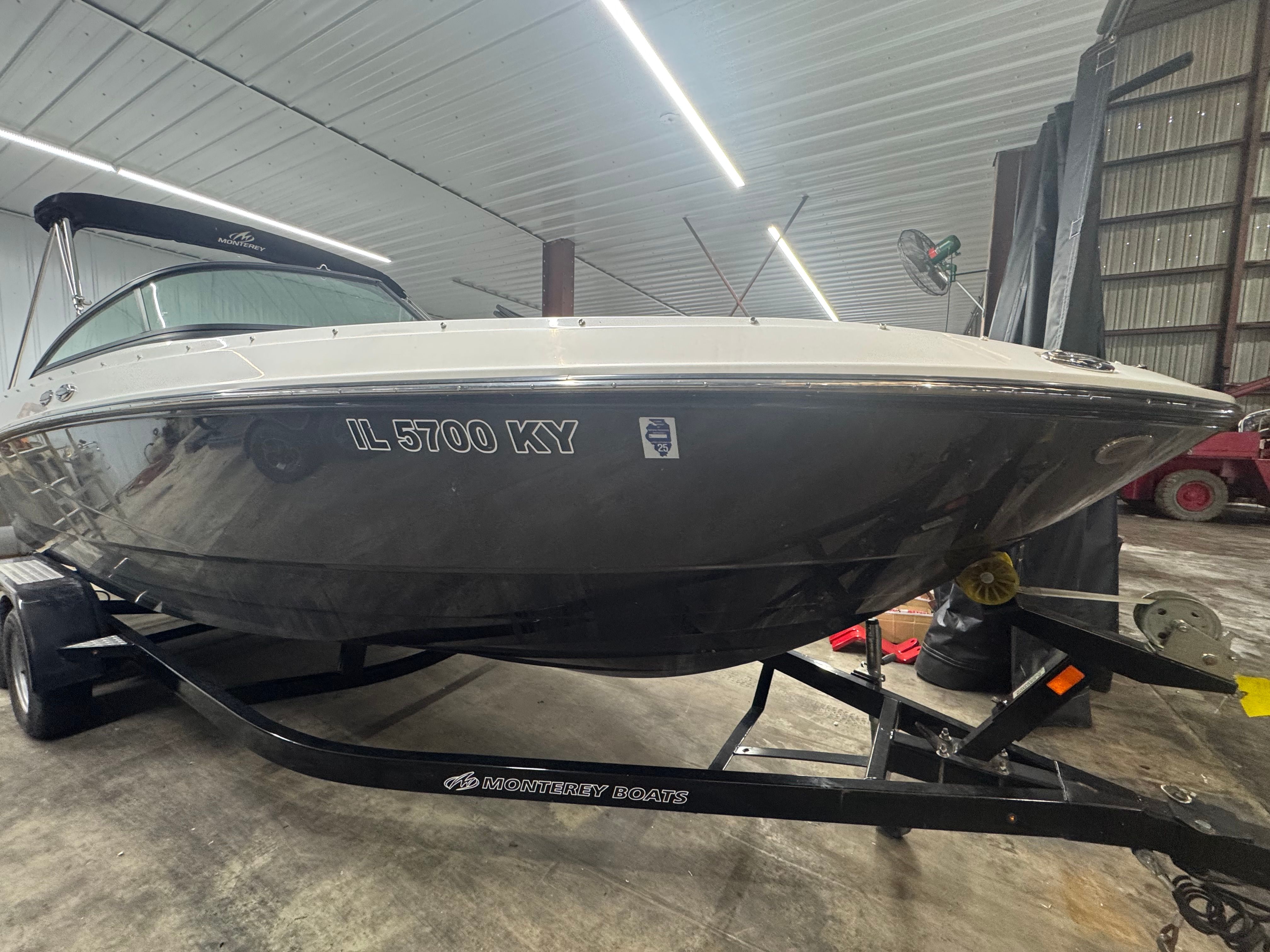 2018 Monterey M-22