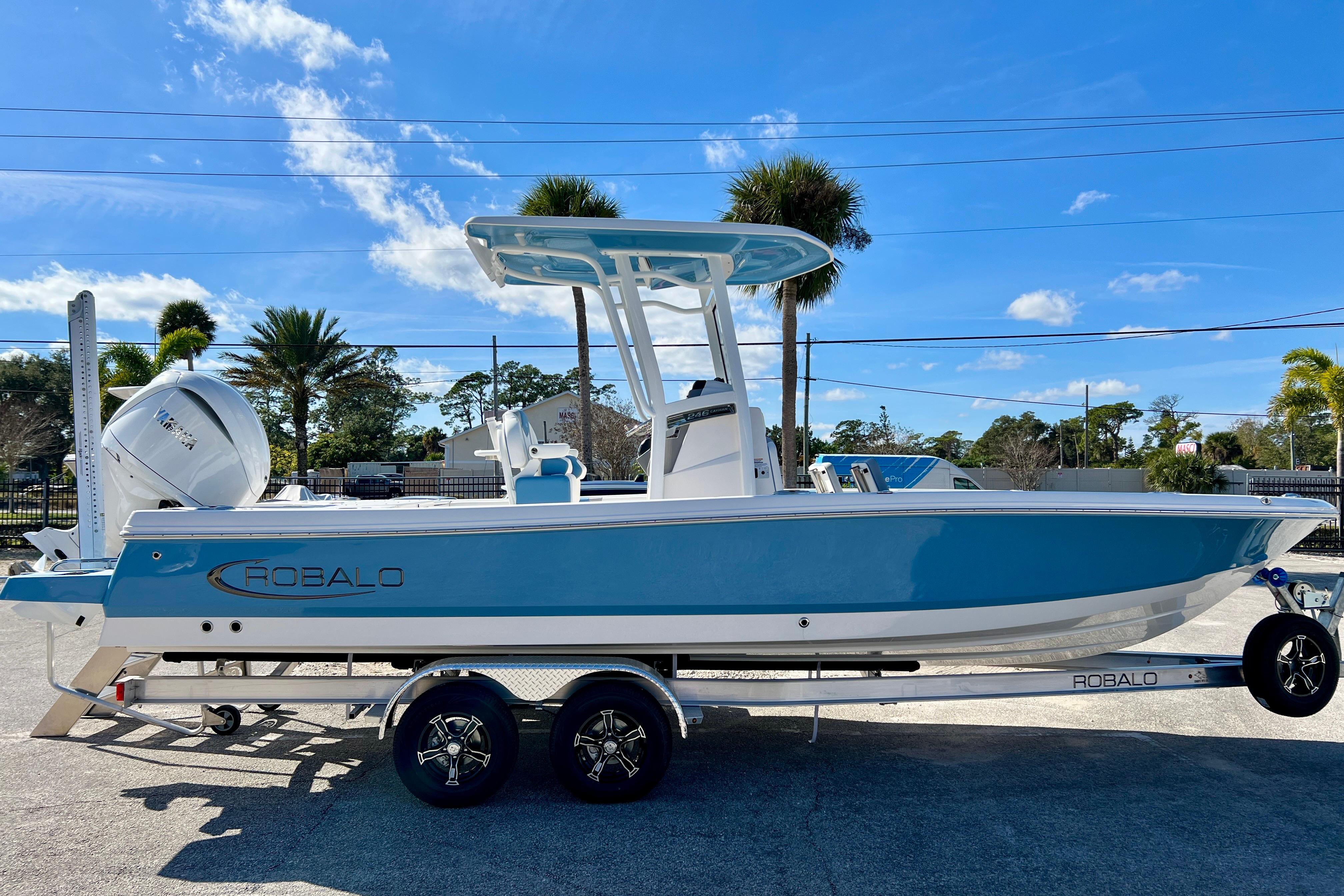 2026 Robalo 246 Cayman