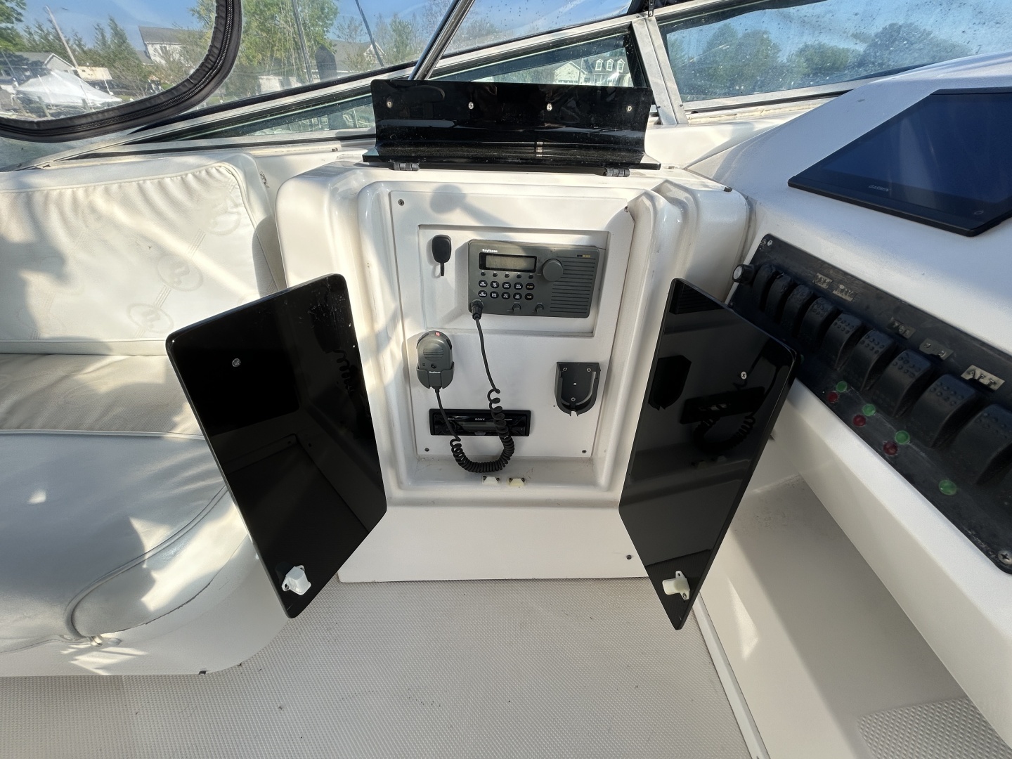 1999 Bayliner 4788 - Image 44