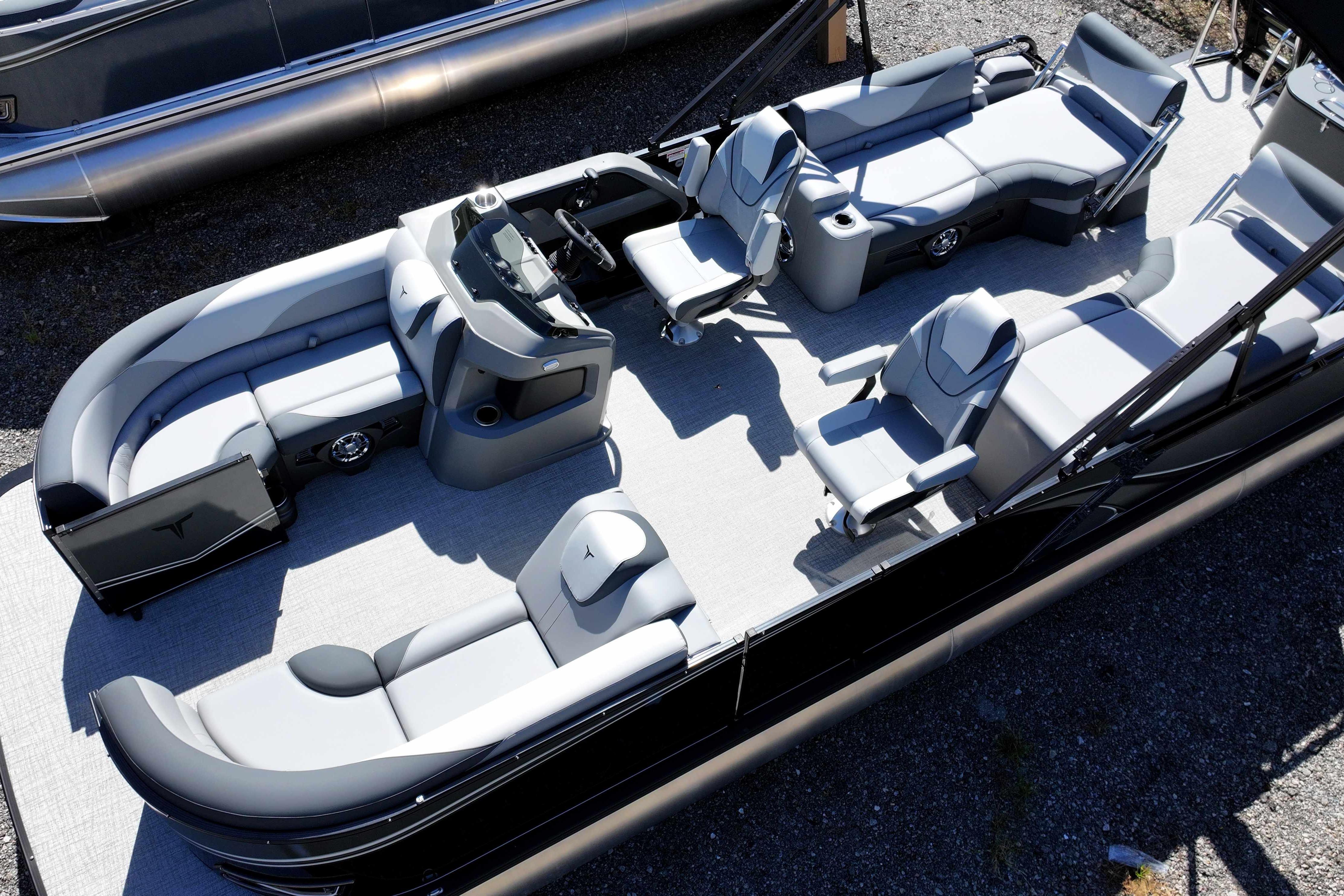 2026 Tahoe Pontoon LTZ Quad Lounger Shift with spacious seating and modern design.