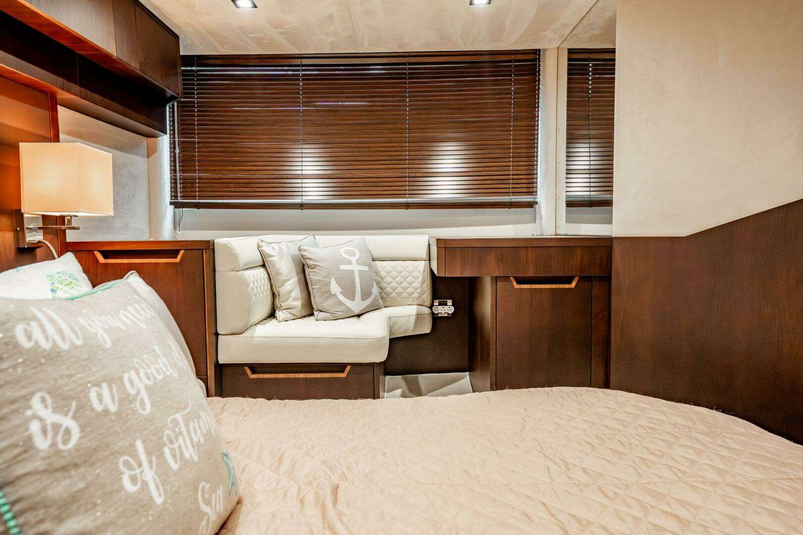 2017 Galeon 510 Skybridge - Image 44