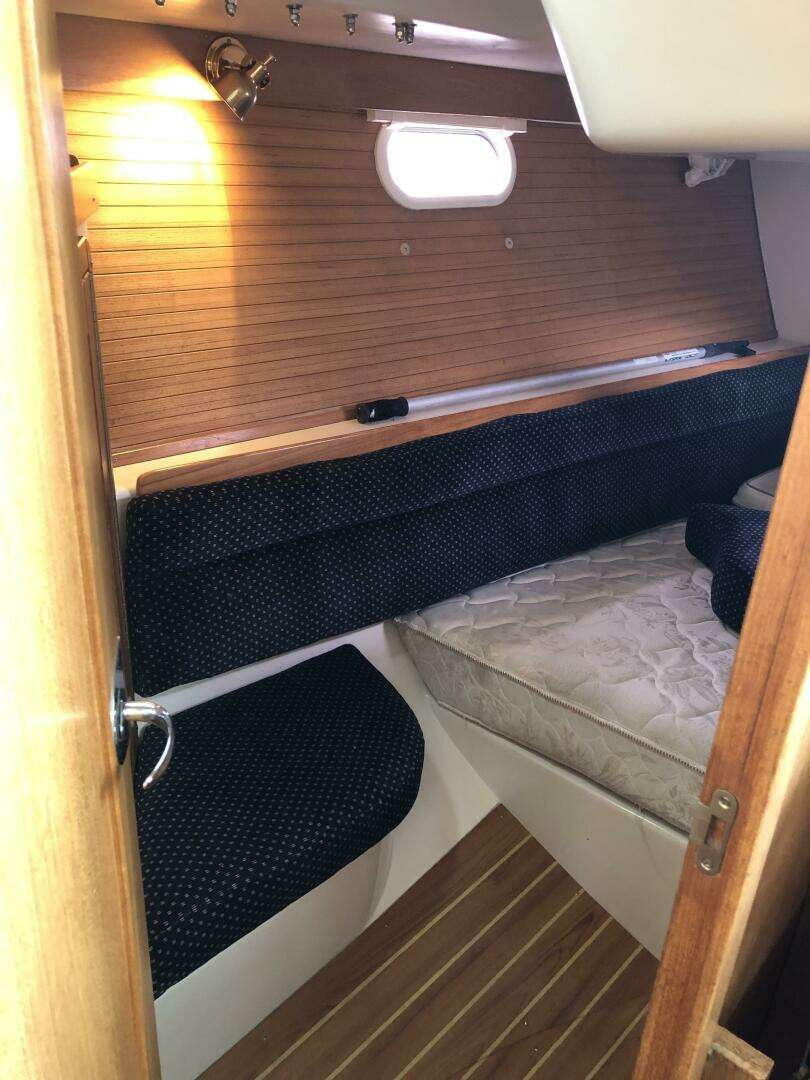 2005 Catalina 320 - Image 33