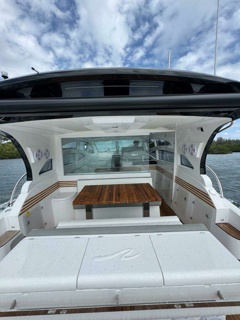 2025 Real 40 HT Luxury - Image 34