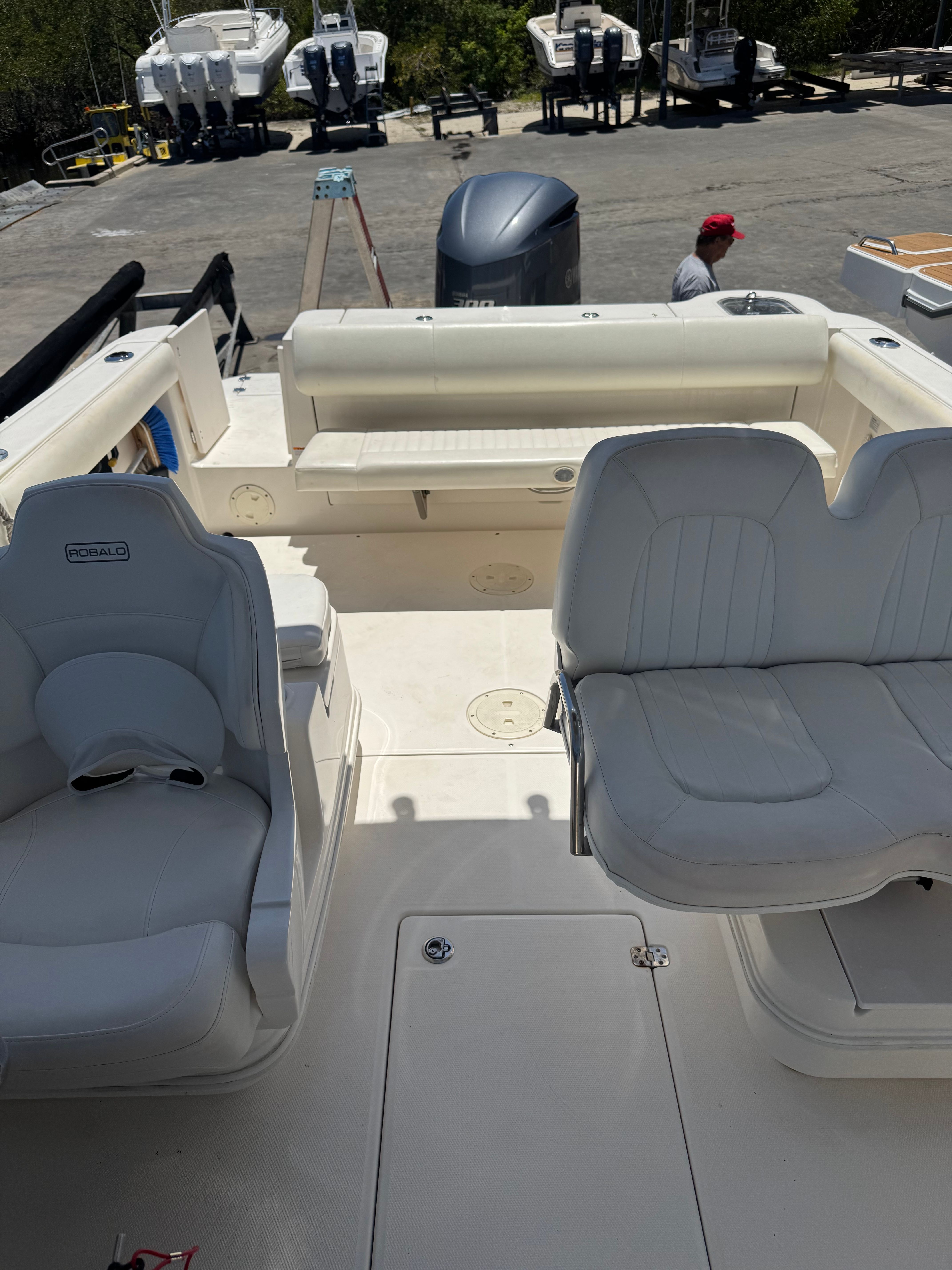 2014 Robalo R247 Dual Console - 6