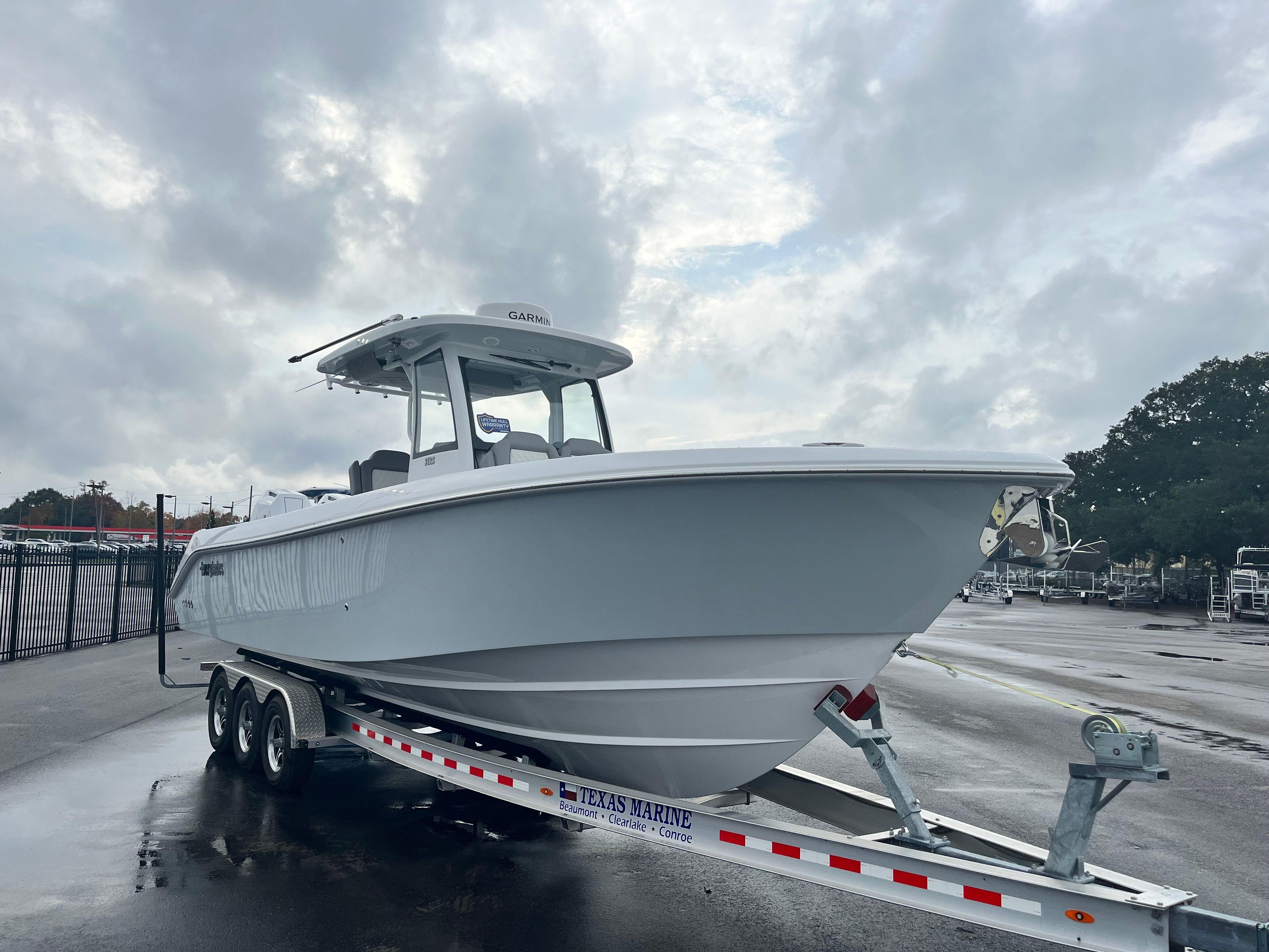 2025 Everglades 315 Center Console
