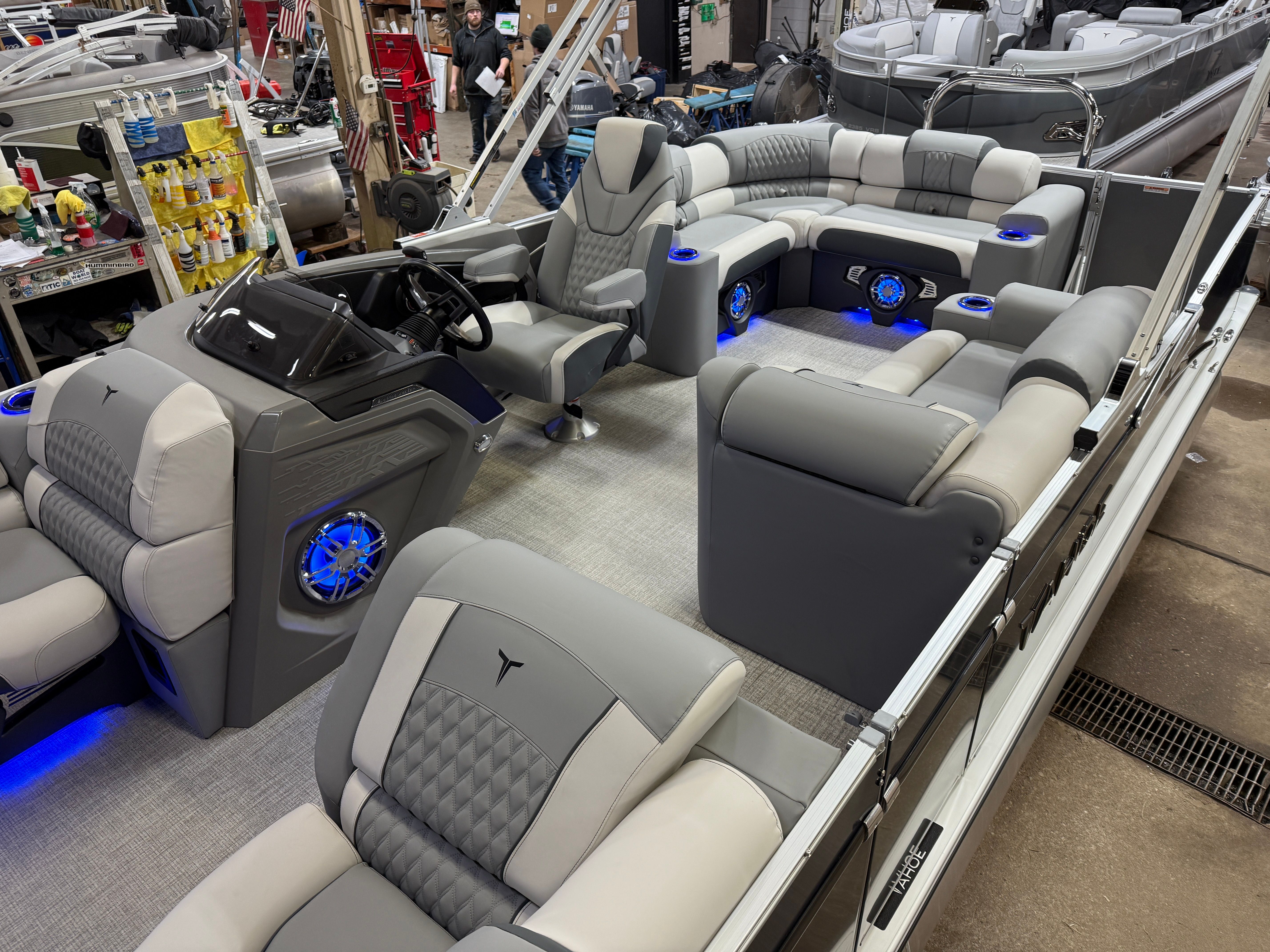 2025 Tahoe Cascade 200HP Elite 2385 Tritoon - 3