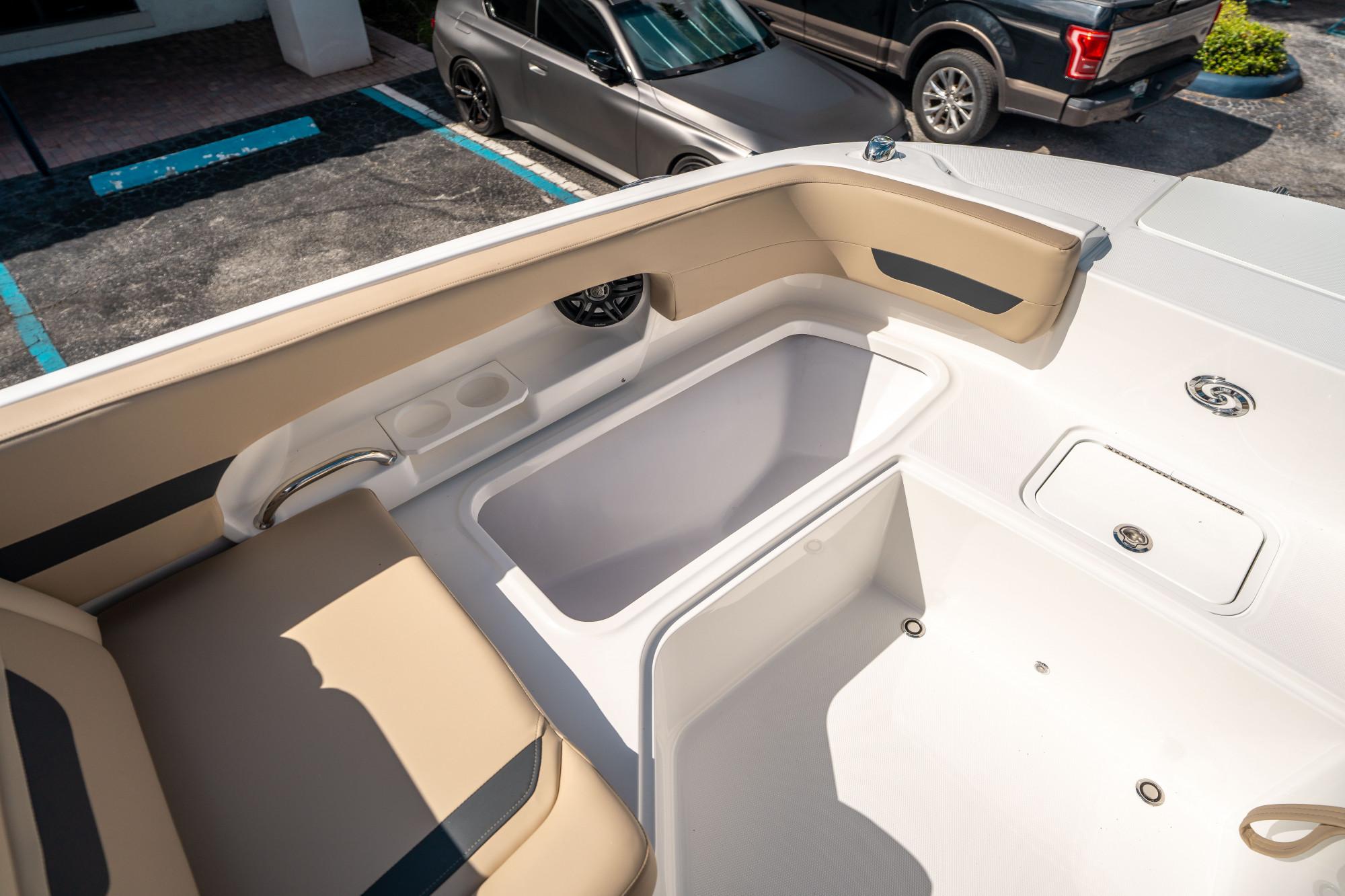 2025 Hurricane SunDeck 235 OB - 28
