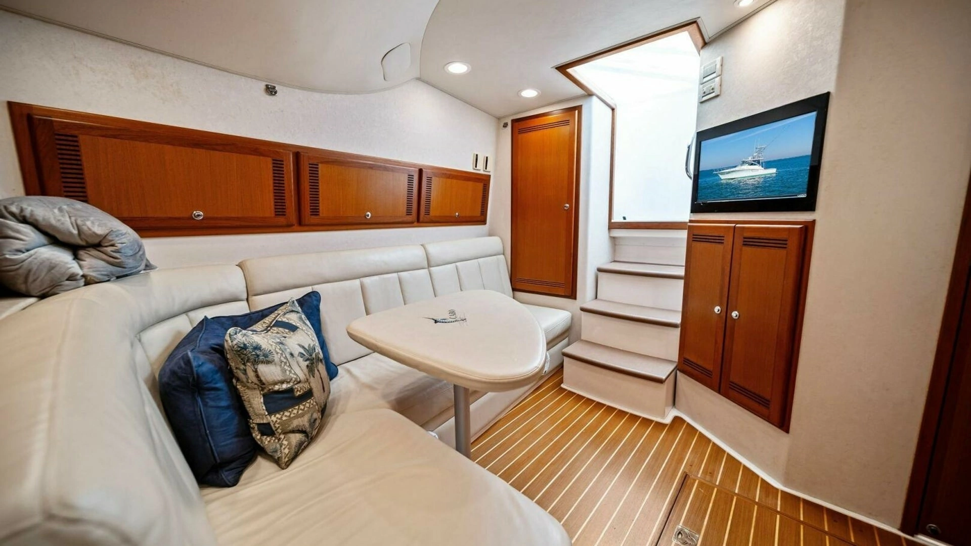 2005 Cabo 40 Express - Image 48