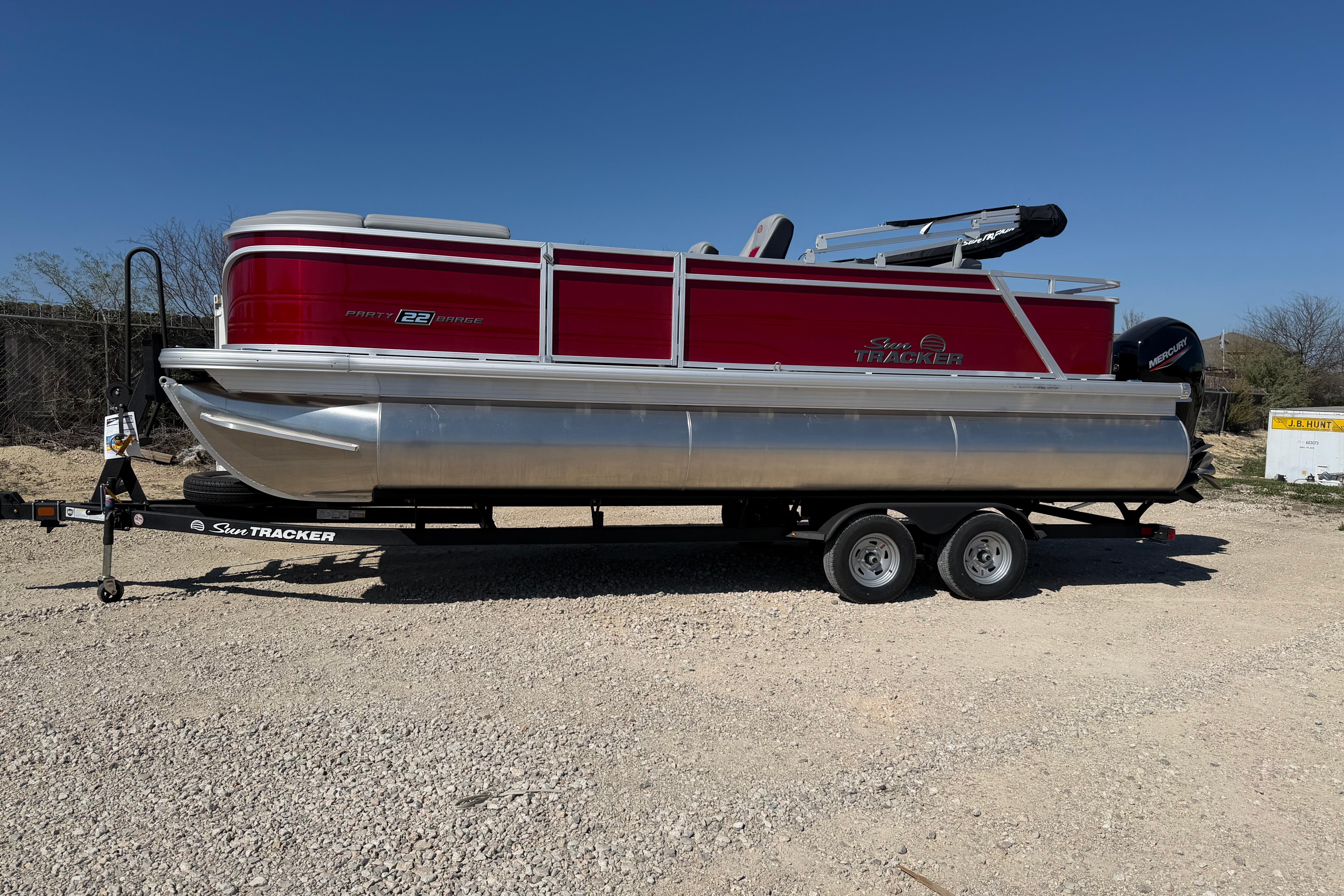 2026 Sun Tracker Party Barge 22 RF XP3