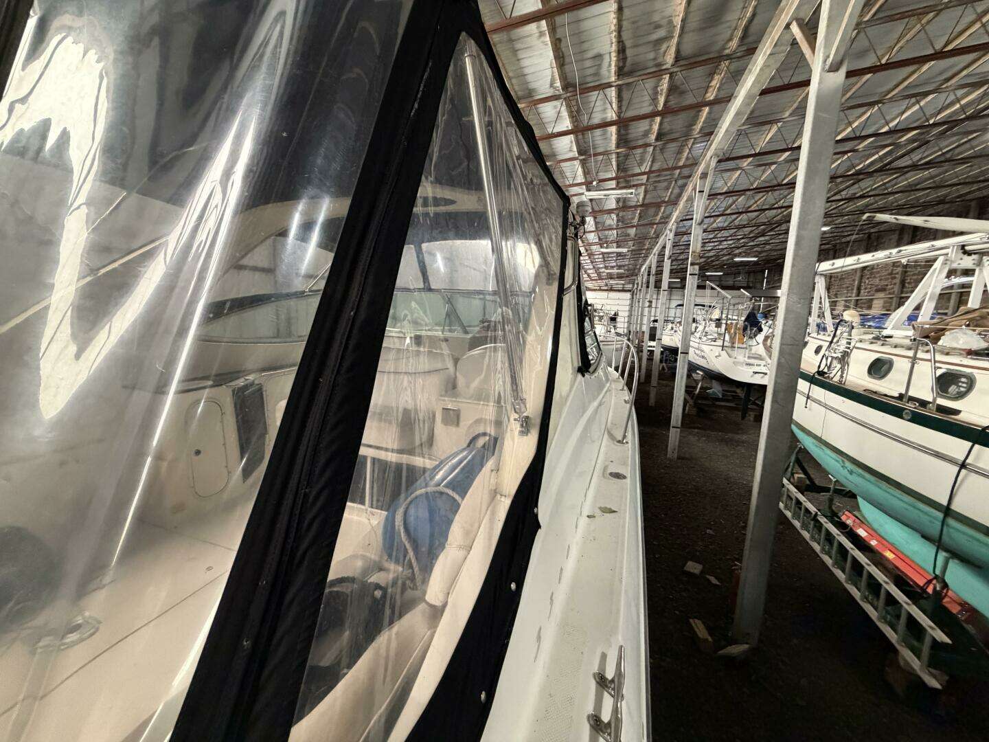 2001 Maxum 3300 SCR - Image 48