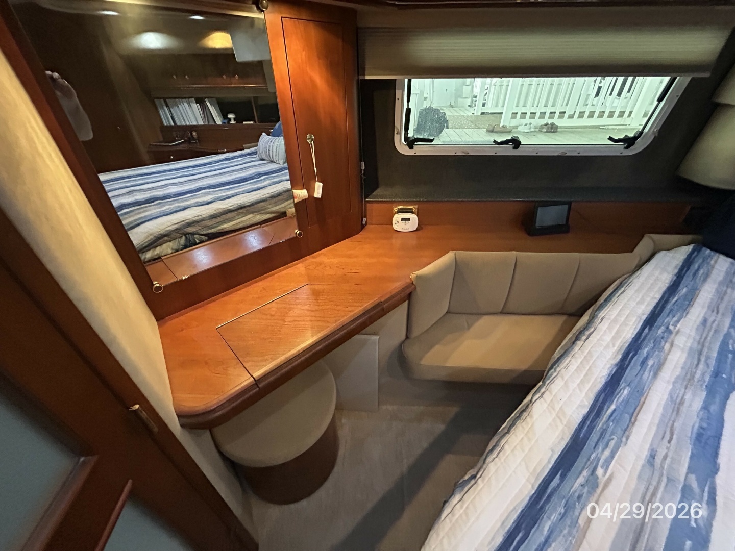 2000 Cruisers Yachts 4450 - Image 45