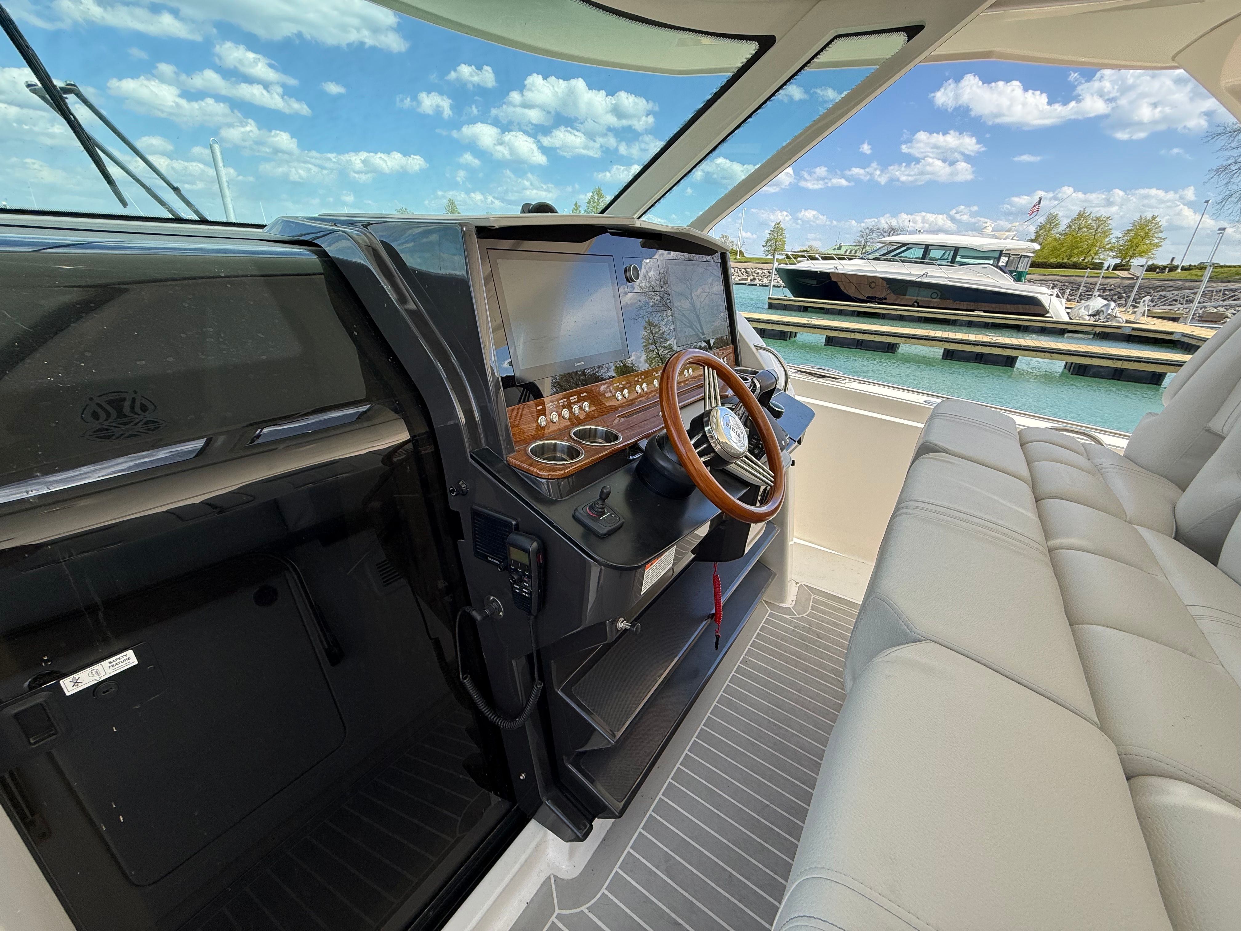 2024 Tiara Yachts 38 LS - 35