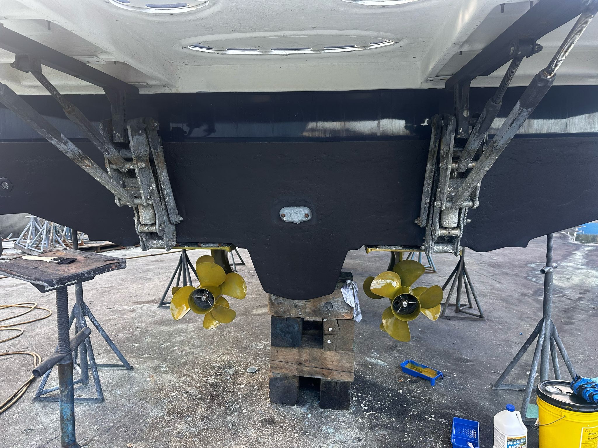 Rear view of a 2010 Sea Ray 450 with yellow propellers.
