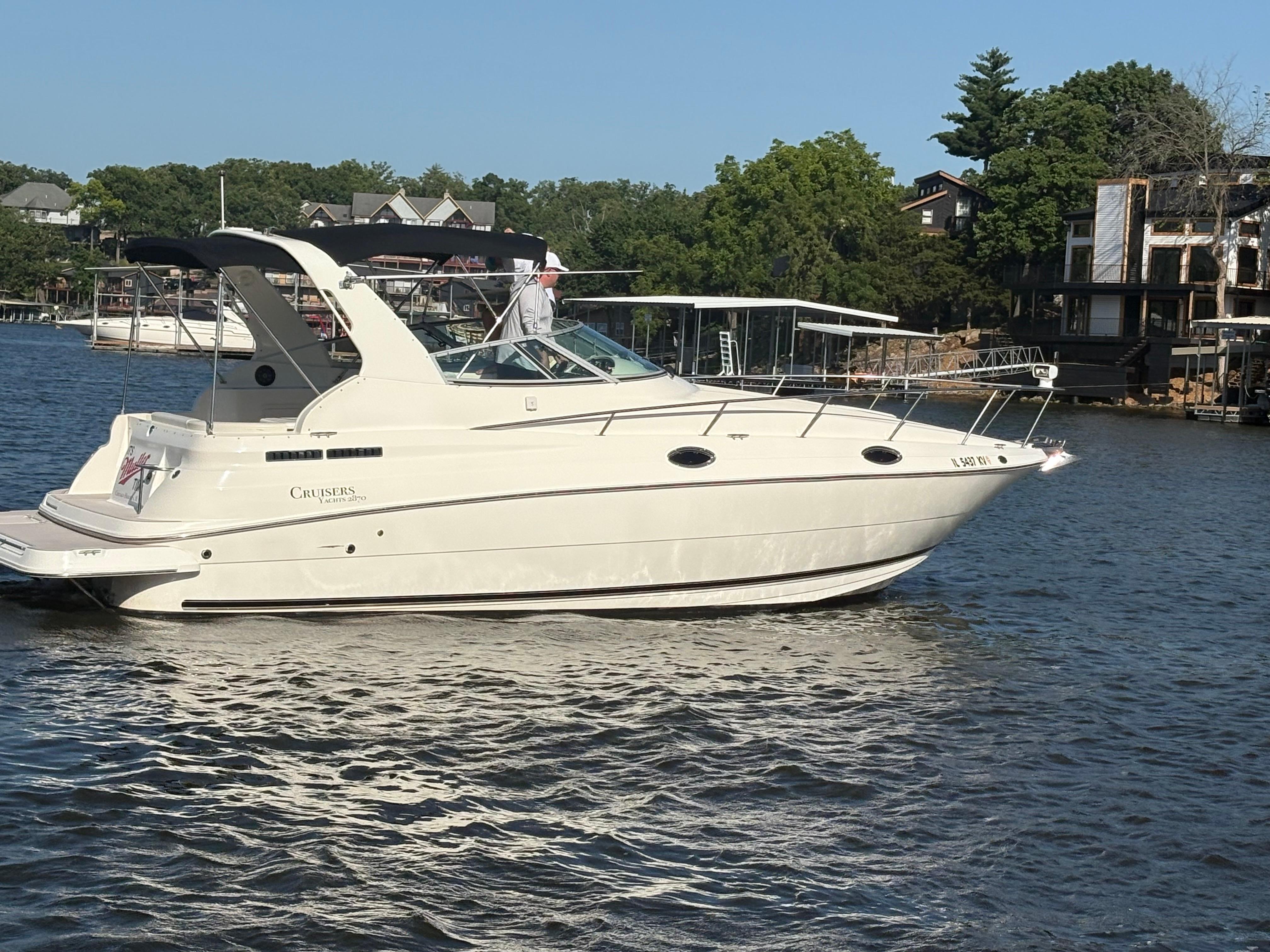 1999 Cruisers Yachts 2870 Express