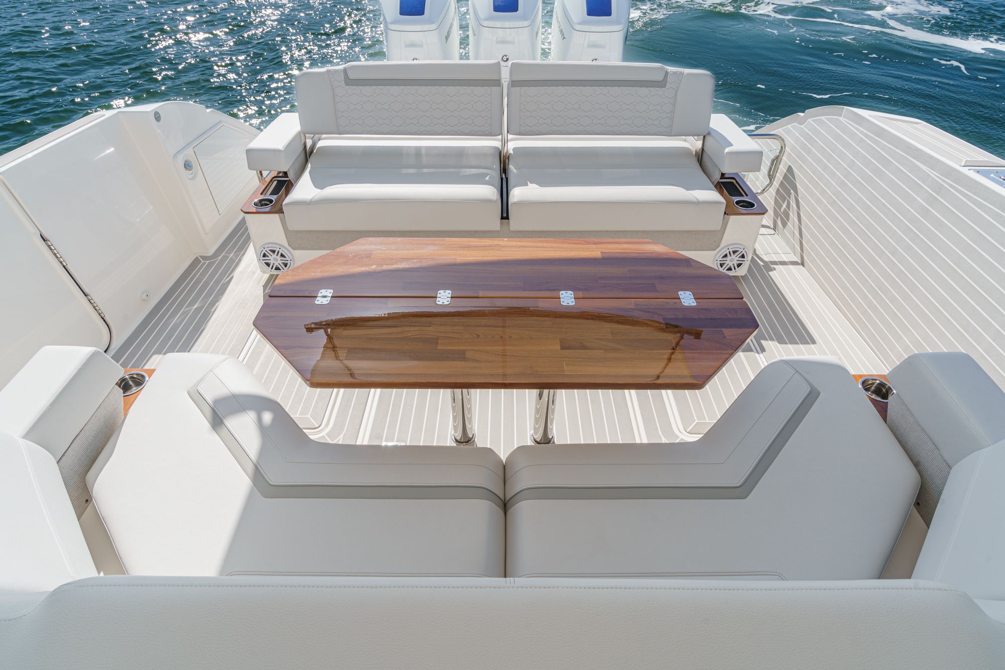 2023 Tiara Yachts 48 LS - 22
