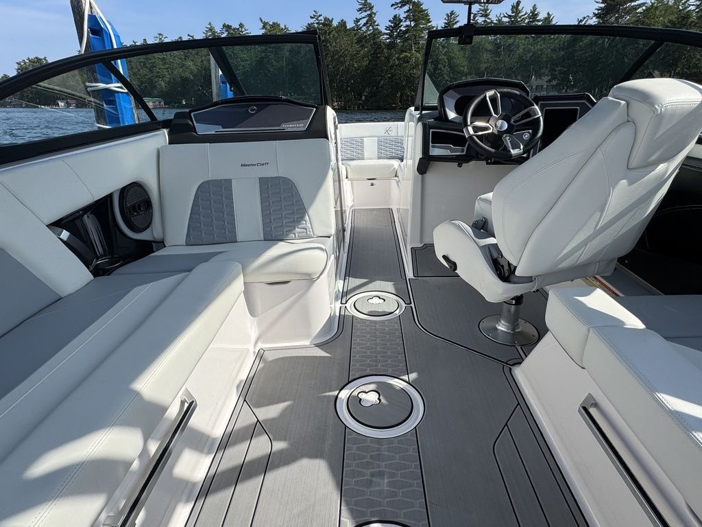 2024 MasterCraft X22 - 11