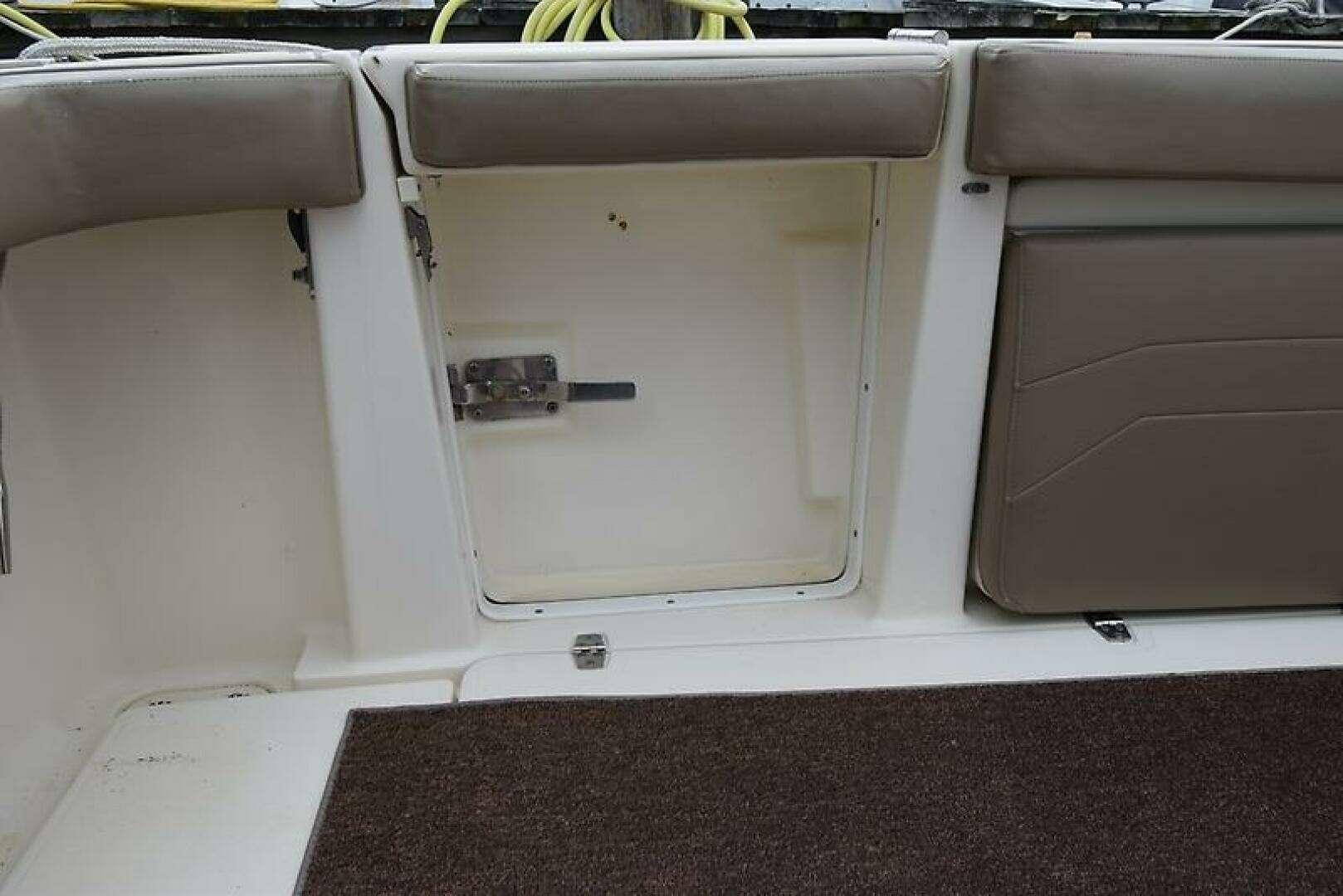 2003 Pursuit 3000 Express - Image 33
