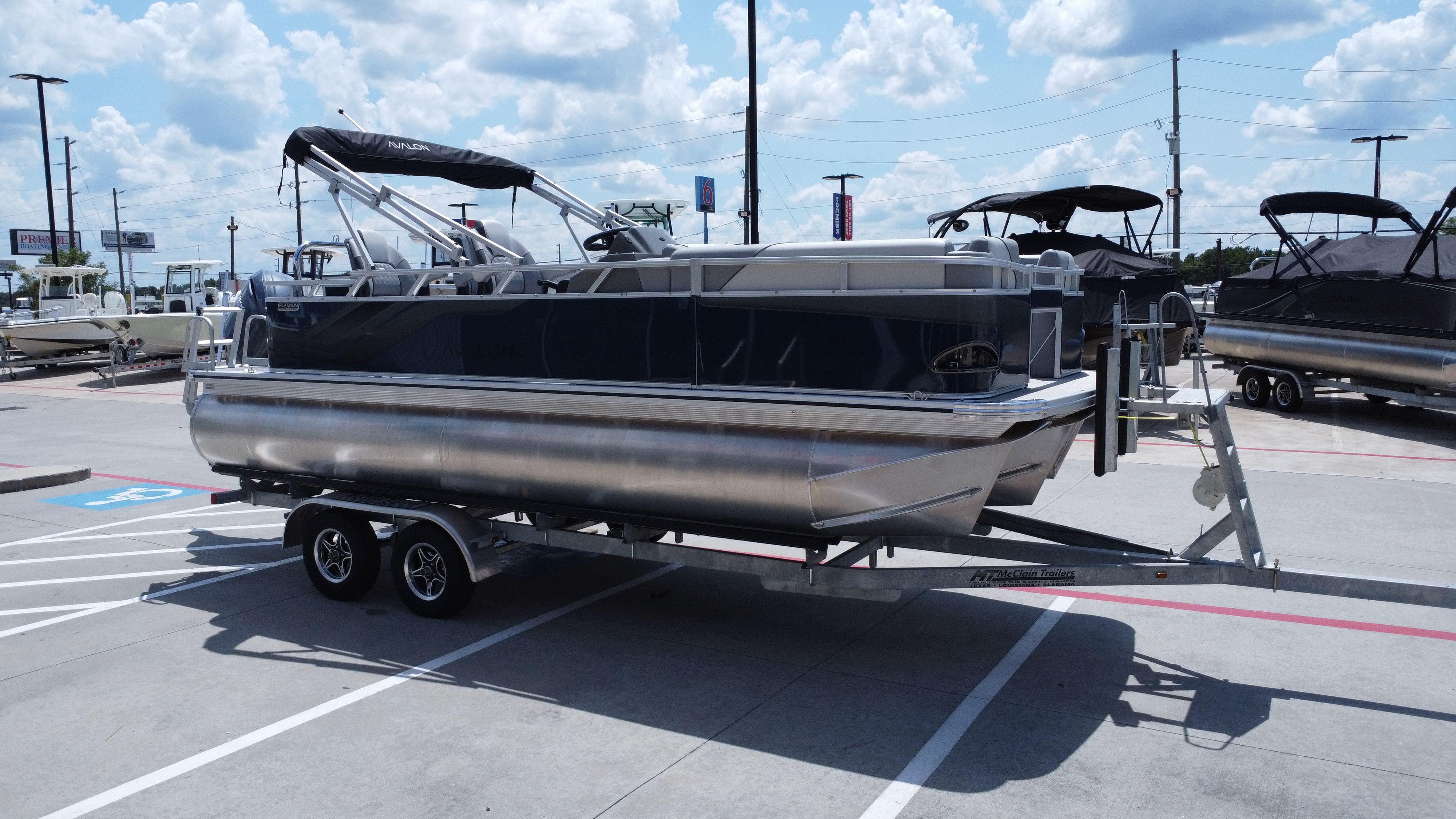 2026 Avalon Venture Rear Fish - 21' - 7