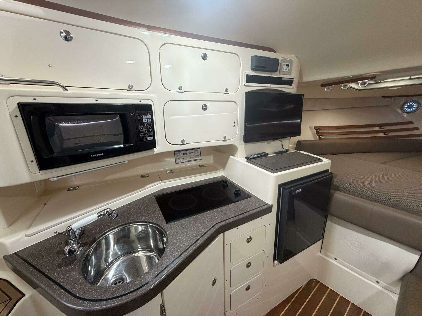 2004 Grady-White — - Image 24