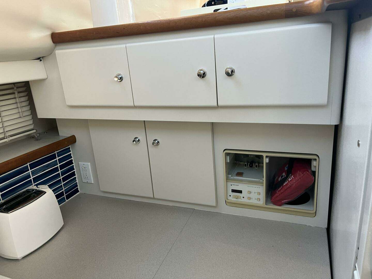 1995 Carver 440 Aft Cabin - Image 22