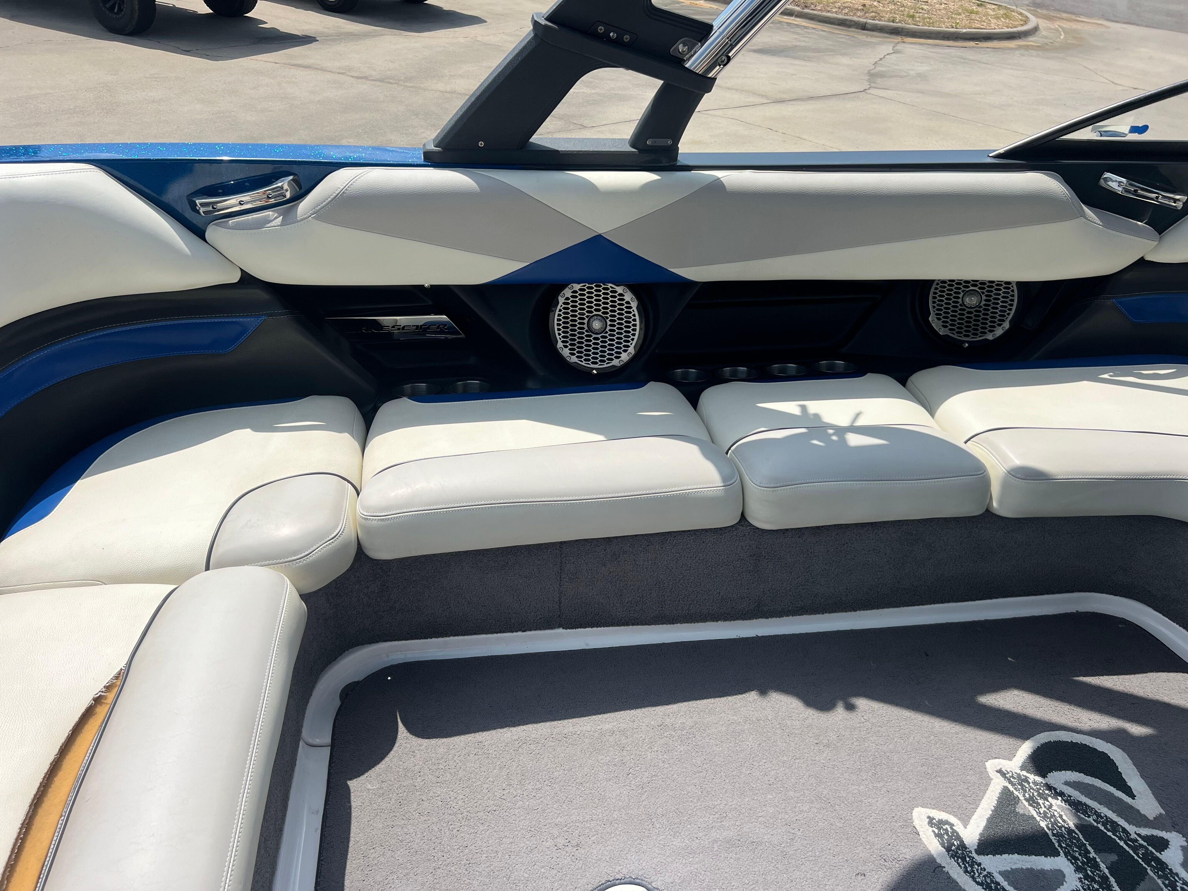 2014 MALIBU 23 LSV - Image 12