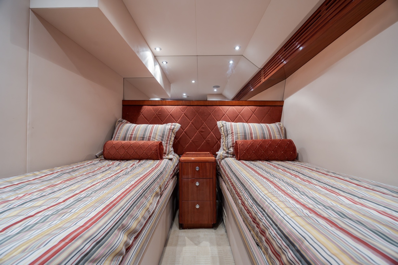 2008 Hatteras Motor Yacht - Image 61