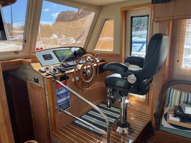 2006 Mainship 43 Trawler - Image 21