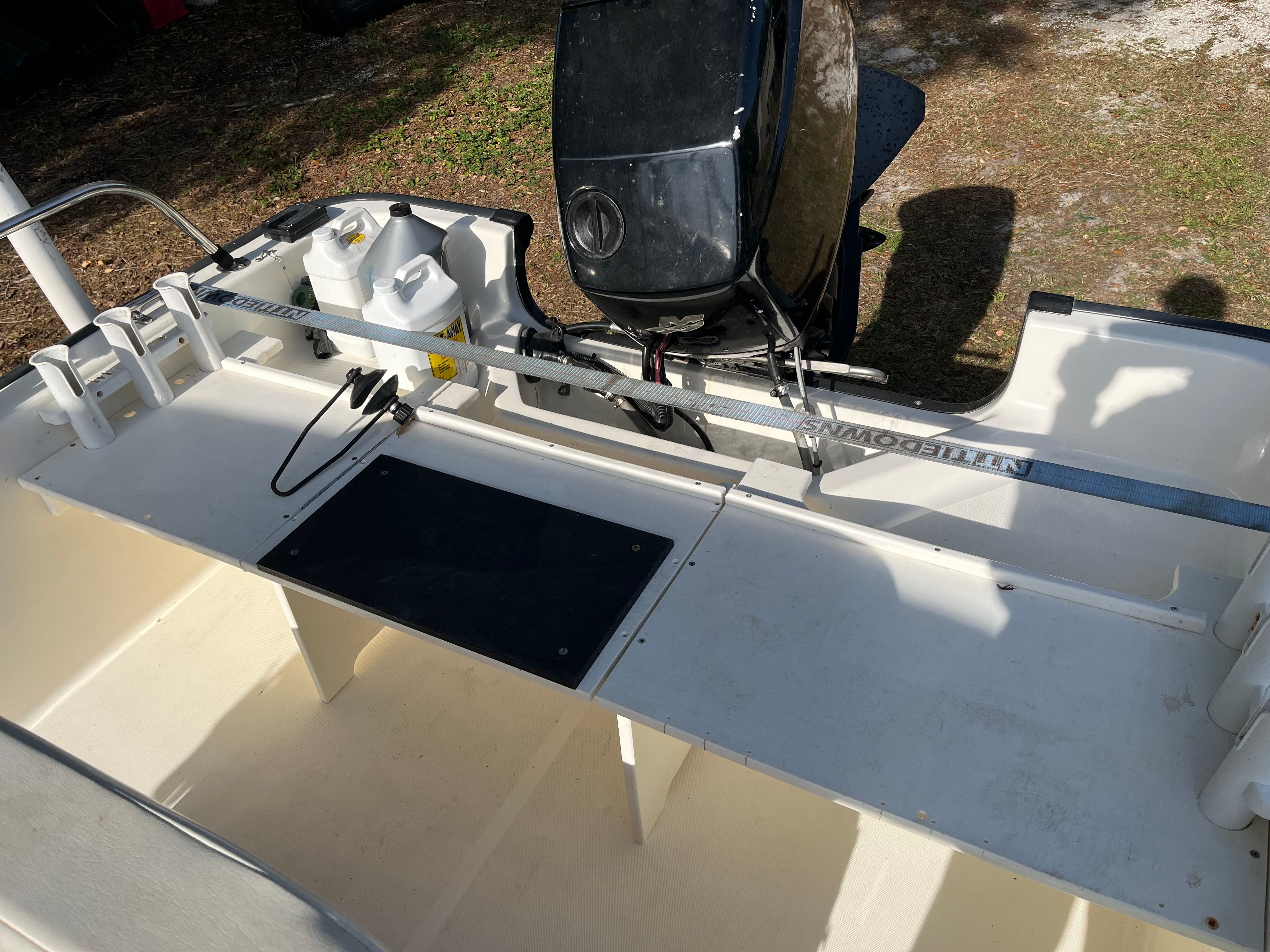 Boston Whaler 170 Montauk 2005 with outboard motor.
