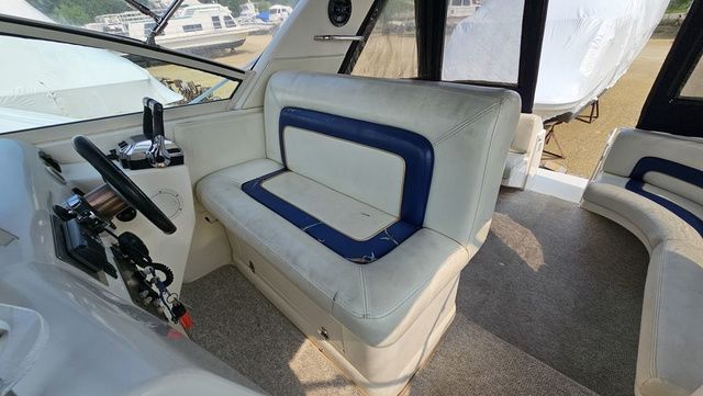 1997 Donzi 3250 LXC - 11