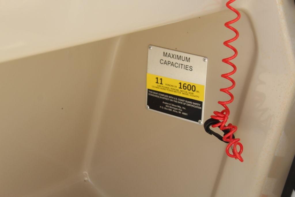 Capacity label on 2021 Avalon VLS Quad Lounge 22 FT boat, showing 11 persons or 1600 lbs.