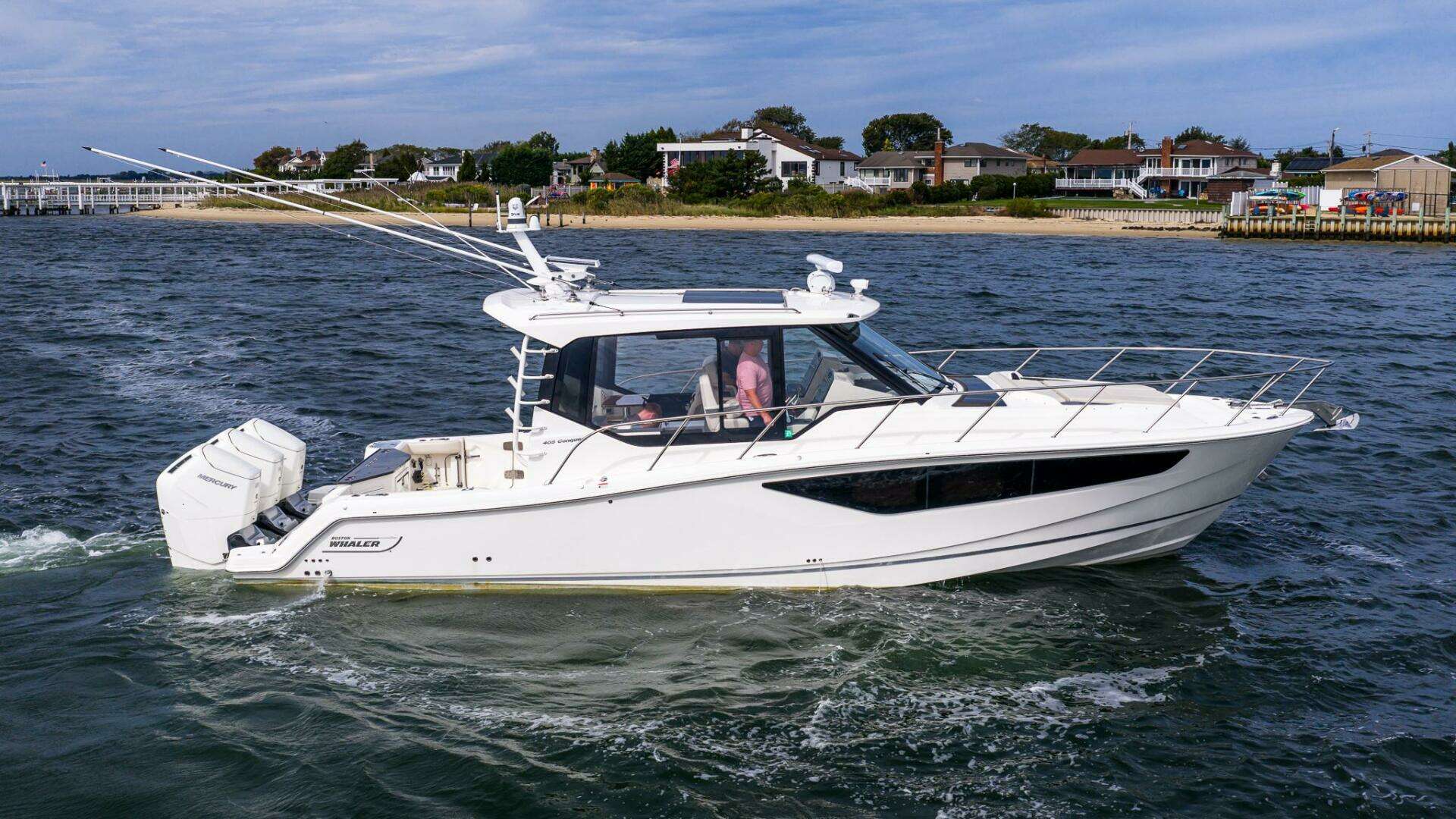 2024 Boston Whaler 405 Conquest - Image 2