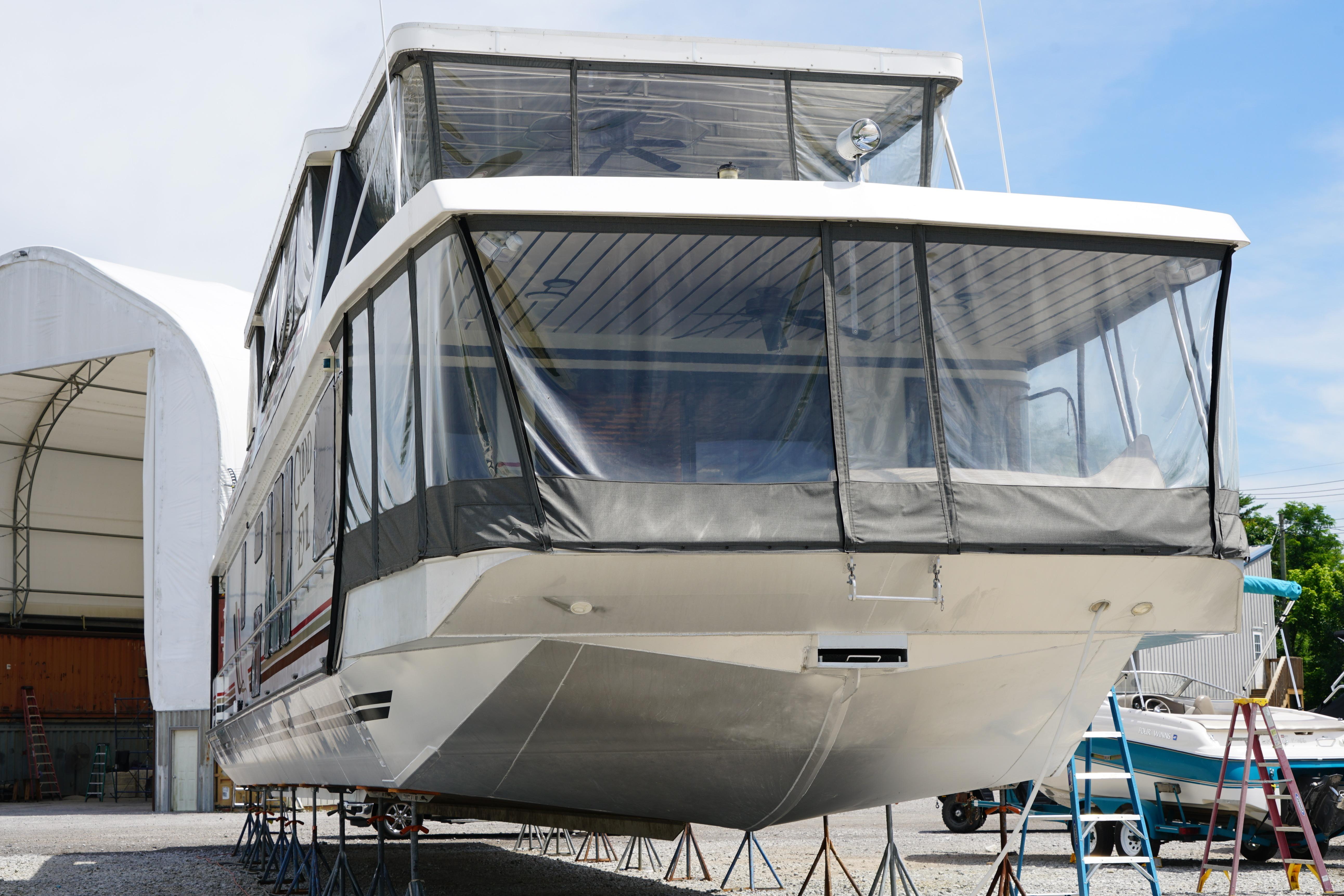 Stardust Cruisers 83'x17' houseboat, 2000 model, docked outdoors under clear skies.