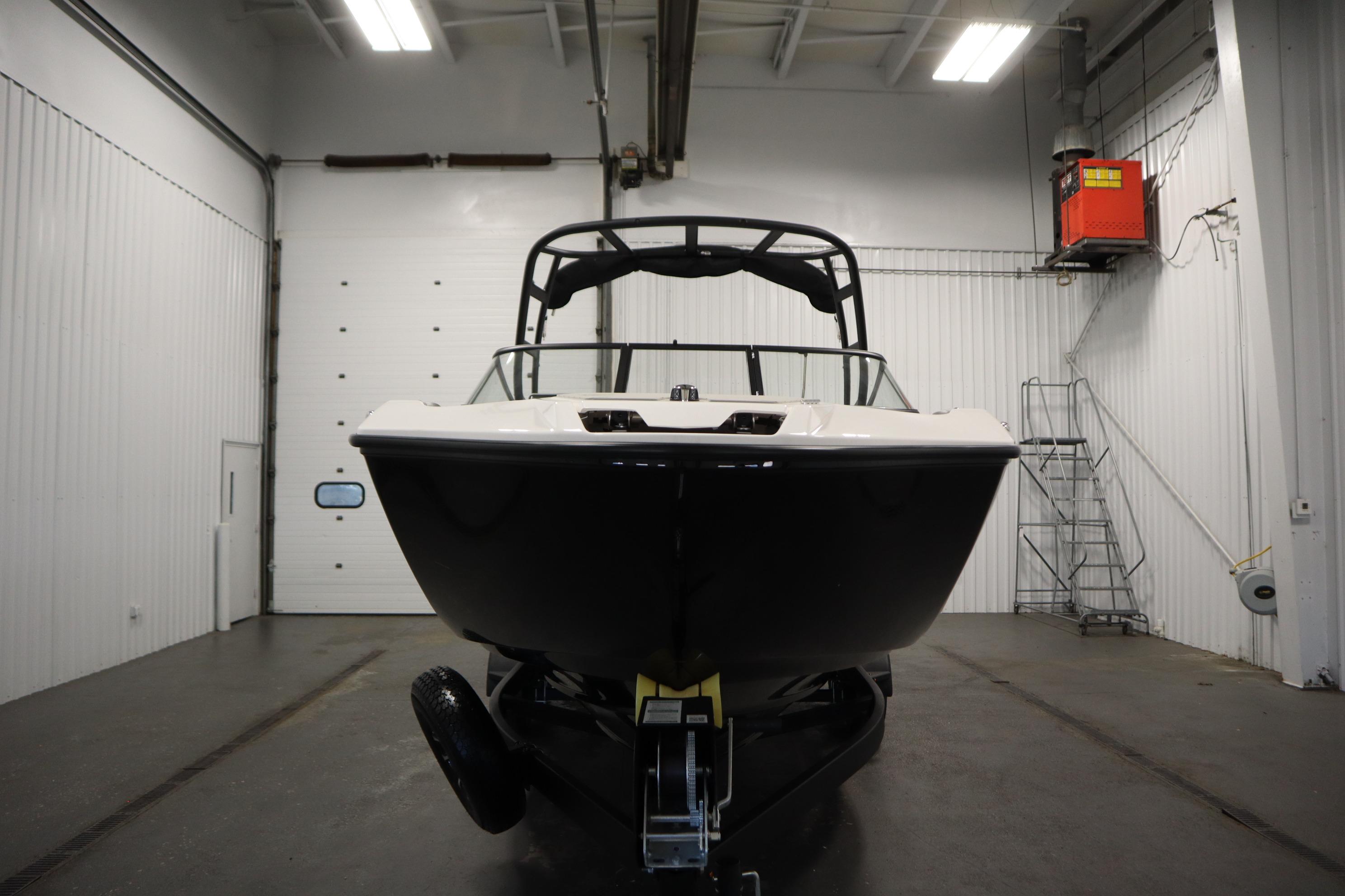 2026 Yamaha Boats AR250 in a garage, front view, under bright lighting.