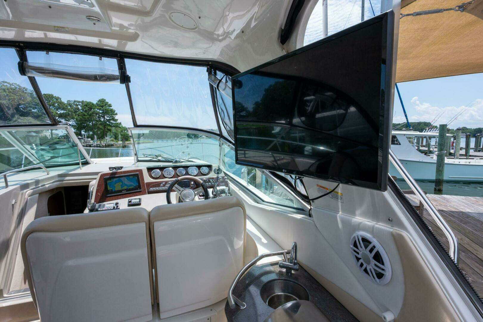 2013 Sea Ray 370 Sundancer - Image 24