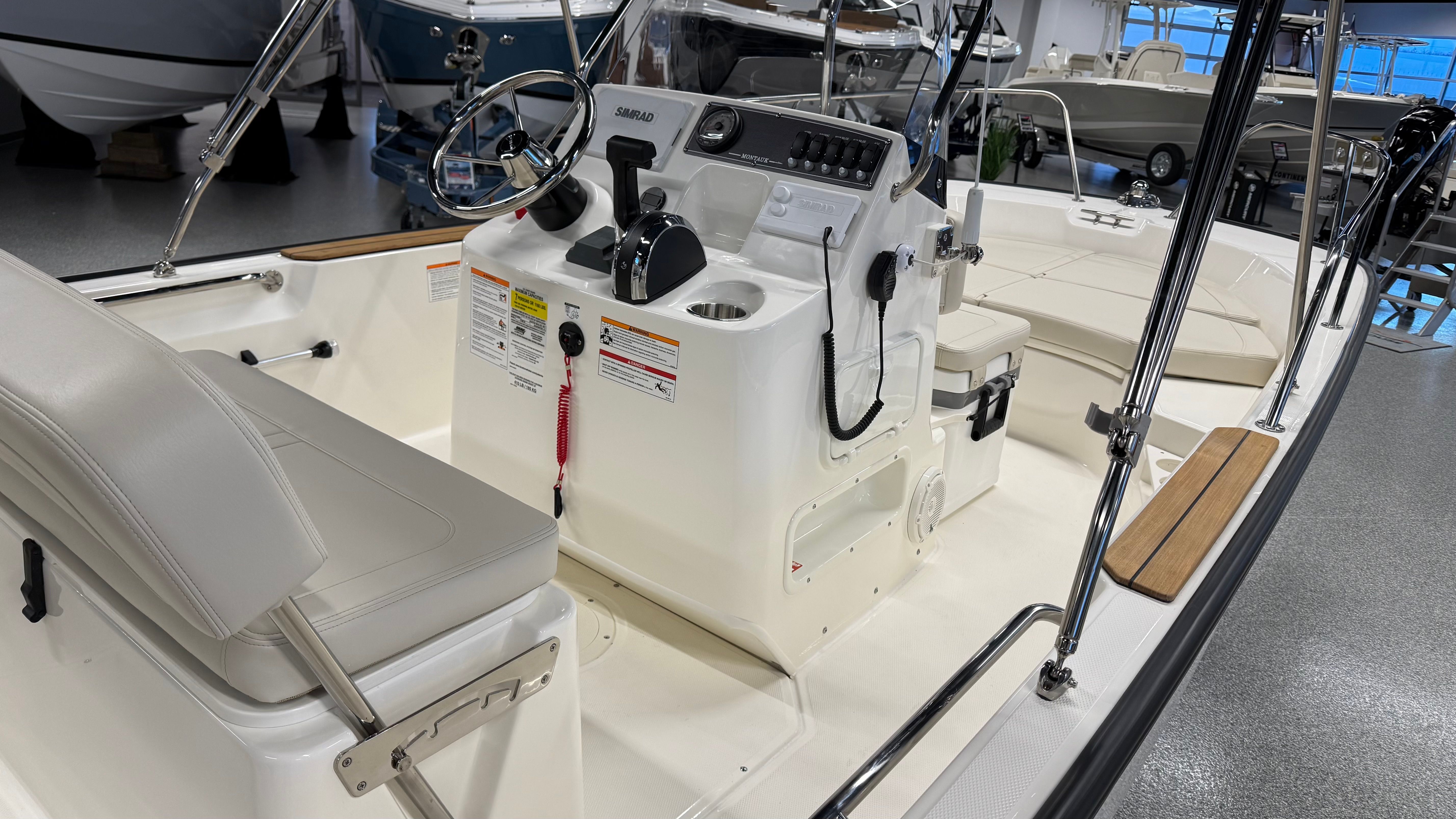 2026 Boston Whaler 170 Montauk - 10