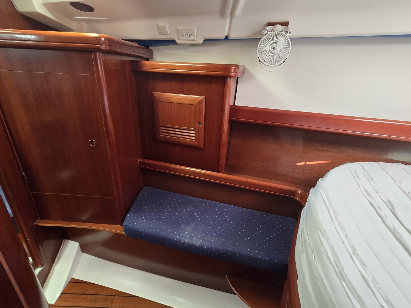 2004 Beneteau 423 - Image 51