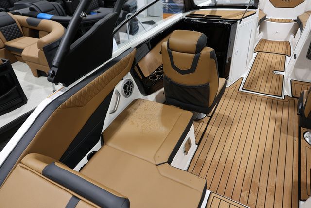 2026 Yamaha Boats 222 SE BOTH COLORS AVAILABLE - 13